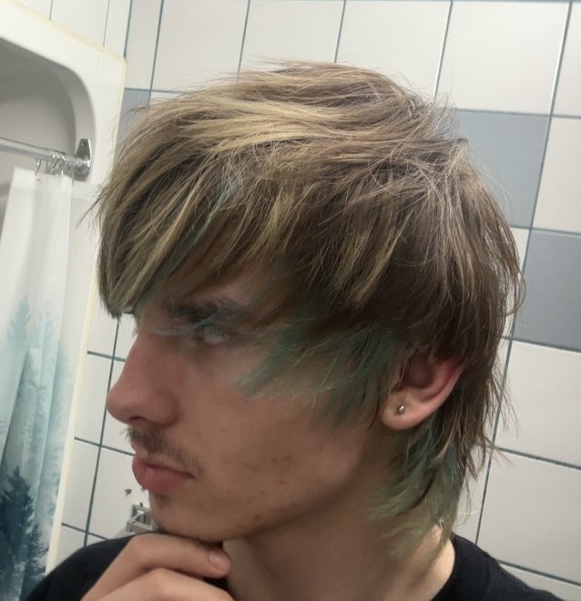 sasscorepup's tweet photo. my hair was on point today but i genuinely have no idea why i took this second photo. what are they thinking about https://t.co/5jYtxYj2XF