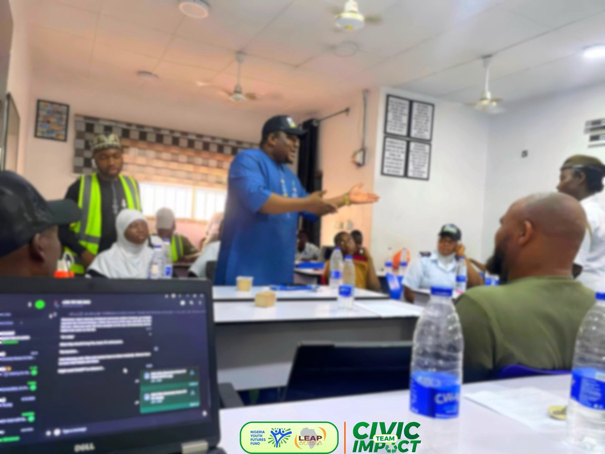 CivicImpactcit's tweet photo. @Dema_Wall @LEAPAfrica @ng_youthfund @KWEPAOfficial @KwasuOfficial @TheKWASUAlumni @craft_ihub @YusufFasilat The discussion went as far as the leaders and stakeholders pour out the mind and concerns with the health and the impact of dirtiness in our environment, buttressing how the would react if the Government would have provide a better option and it effect 

Shot by @Dema_Wall https://t.co/s0UkMZFcRY