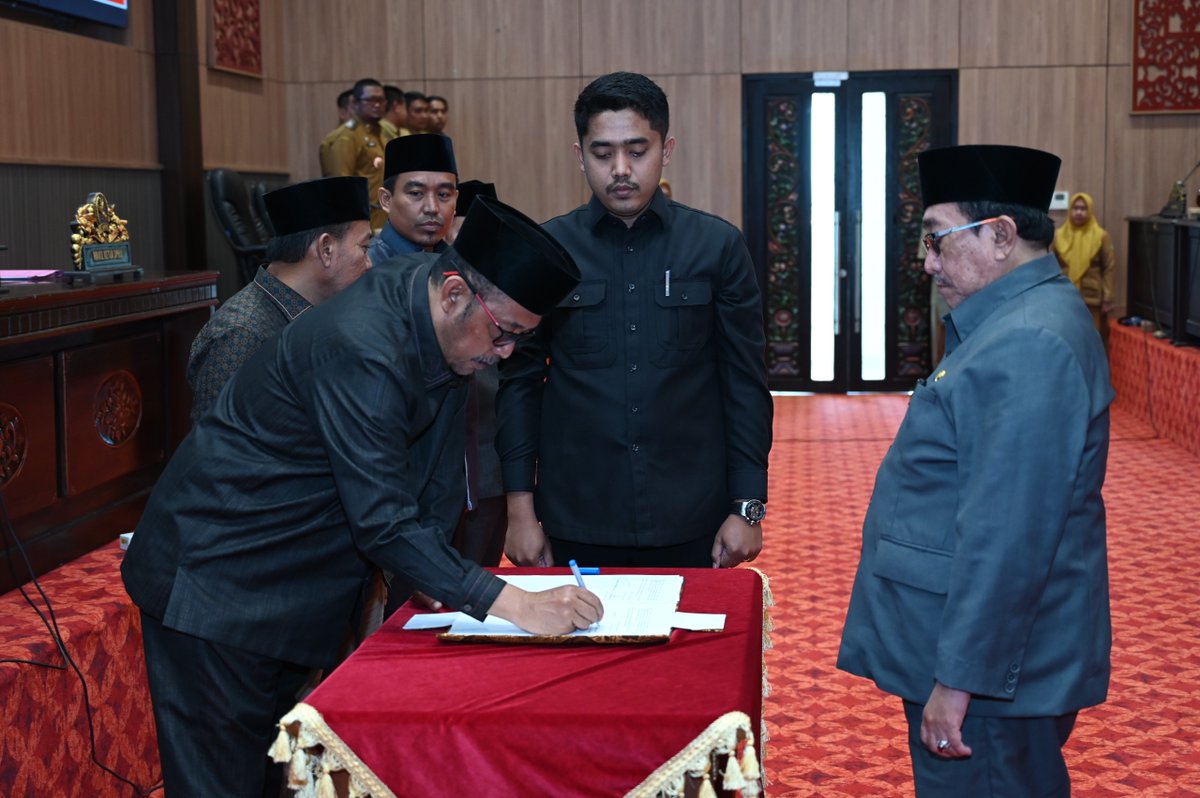 dprd_sumenep's tweet photo. Rapat Paripurna Penyampaian Laporan Hasil Pembahasan Pansus Terhadap 9 Raperda Kabupaten Sumenep dan Penandatanganan Naskah Berita Acara Persetujuan Bersama antara Pimpinan DPRD dan Bupati Sumenep, Senin, 28 September 2026 https://t.co/9F5yWmYLrw