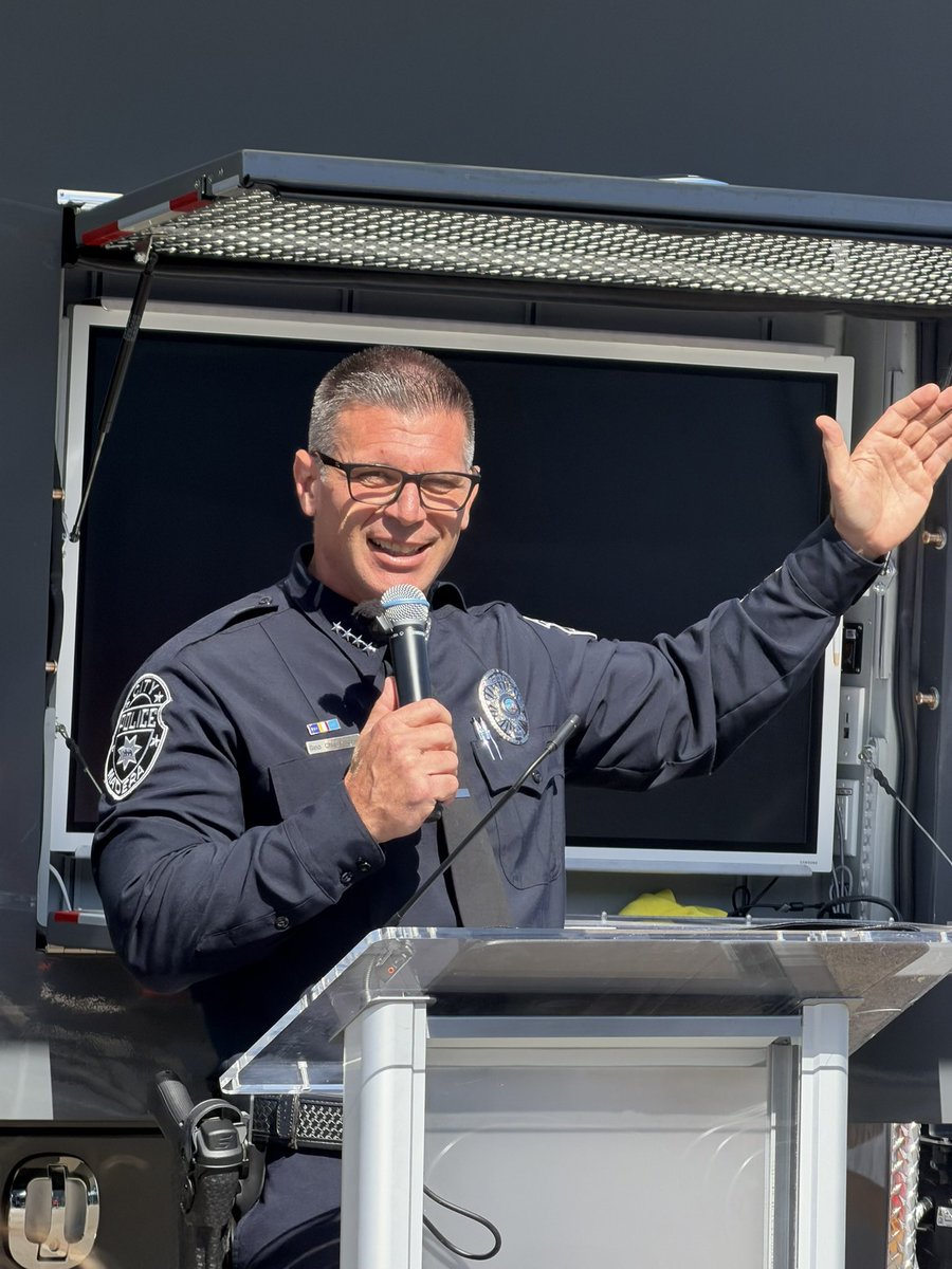 SheriffPogue's tweet photo. Great to join my friend, Chief Giachino Chiaramonte, &amp; Madera PD today for the unveiling of their new Mobile Command Post. An outstanding public safety resource that strengthens coordination during major incidents &amp; emergencies. Congratulations to Chief Chiaramonte and his team! https://t.co/XyqWsa6Uoz