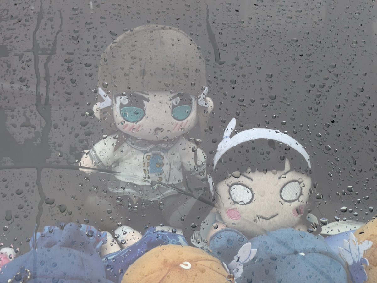 DIAmoveon160's tweet photo. ダイソーでも売ってたのでご報告します
（ブラックなのにグレー色っぽいですが）

L150ムーヴのような、急傾斜のダッシュボードでも難なく鎮座させることができました
平面〜前下りであれば問題なく座らせられます

これはナイスアイデアですね… https://t.co/58CaM1qKat
