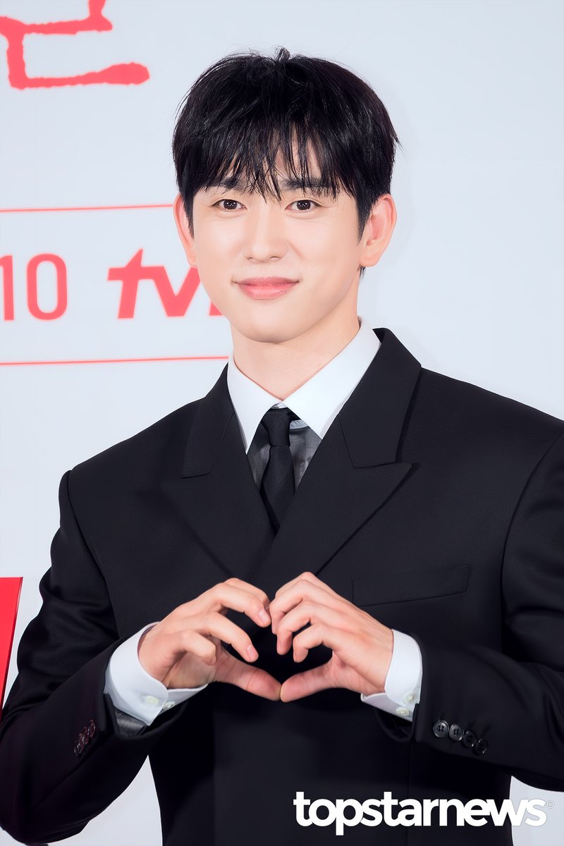 TSN_PHOTO's tweet photo. [HD포토] 박진영, ‘아가새♥’ (100일의 거짓말 제작발표회) #100일의거짓말 #제작발표회 #프리뷰 #박진영 #갓세븐 #GOT7 https://t.co/8XCs1vMiXV <- Original Photo https://t.co/JYtbp9gVQy