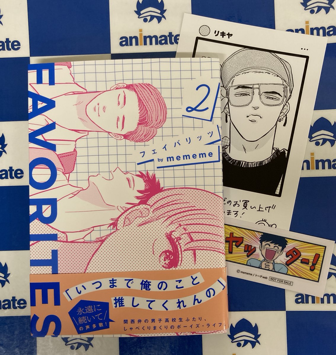 animateumeda's tweet photo. 【書籍新刊情報】
本日 #mememe 先生の「#FAVORITES　フェイバリッツ（2巻） 」が入荷したウメ🩷🩵

特典は『イラストカード』『ステッカー』お渡し🎁

新刊コーナーにて展開しておりますのでぜひお買い求め下さいませ💕💕 https://t.co/1Cv2bscwcZ