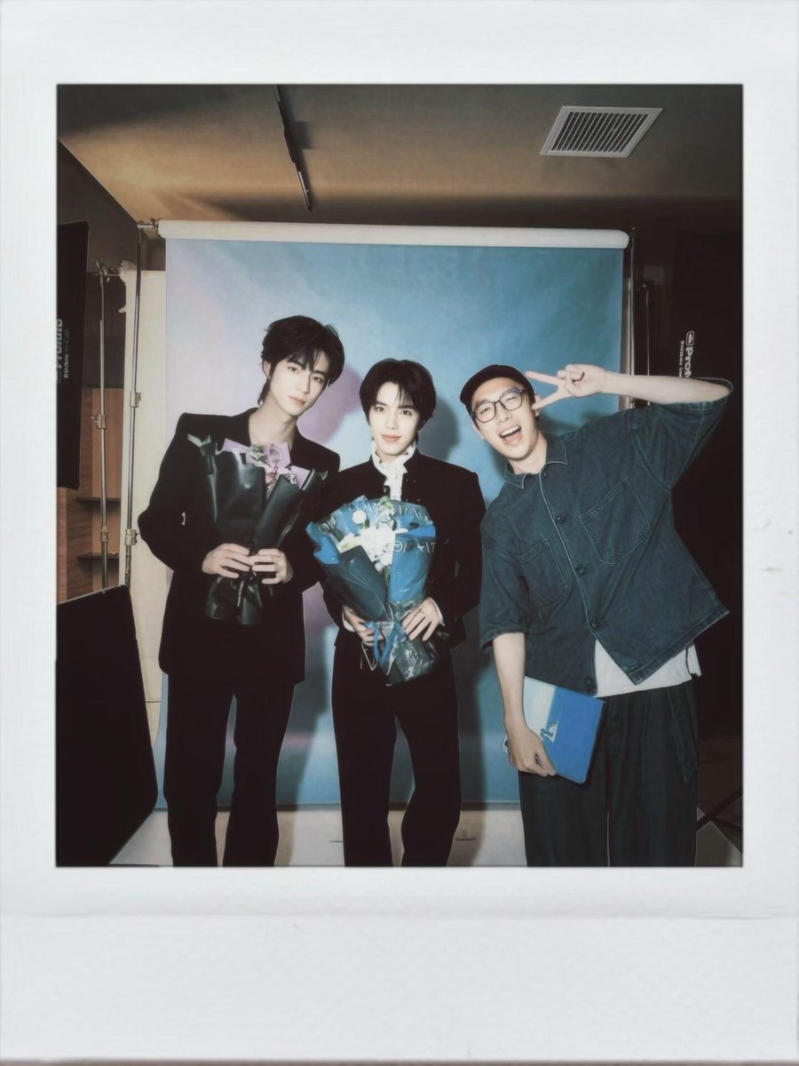 OLLIEVERSE_TH's tweet photo. XIAOHONGSHU || 比利湿丢丢 UPDATE 28.09.2026

จัดการภาพเบื้องหลังการทำงานช่วงล่าสุดสักหน่อย
บรรยากาศจากกองถ่ายช่วงนี้
บางครั้งก็จาง บางครั้งก็เข้ม
บางครั้งก็จาง บางครั้งก็เข้ม
บางครั้งก็เข้ม บางครั้งก็เข้ม

ถือโอกาสนี้ขอแสดงความยินดีกับหนุ่ม ๆ และ roopy润培 ด้วยนะ ที่ทำผลงานออกมาได้ดีมากขนาดนี้

TIANYUAN  HELD SOFTLY BY ROOPY 
#roopyWithOllieShuyuan

🖇️ https://t.co/nOOFDQreZw
#Ollie #Shuyuan  ∗☆
