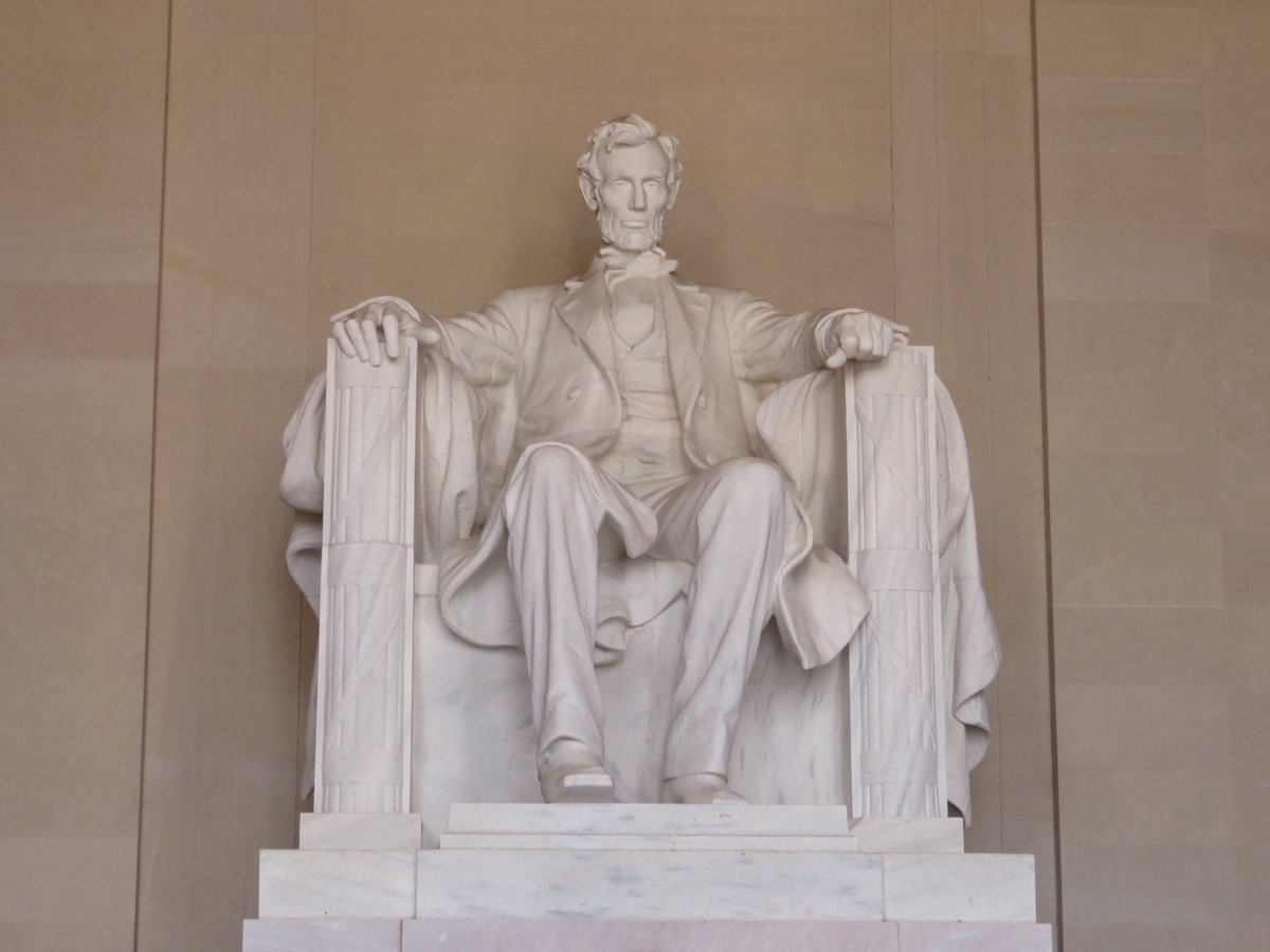 TravelMark1942's tweet photo. 🇺🇸🏛️ The Lincoln Memorial stands as a timeless symbol of unity, freedom, and leadership. A must-see in Washington D.C. and a highlight of my travels. ✨ #TravelMark #LincolnMemorial #USA #TravelPhotography https://t.co/BFvoY5lRSD