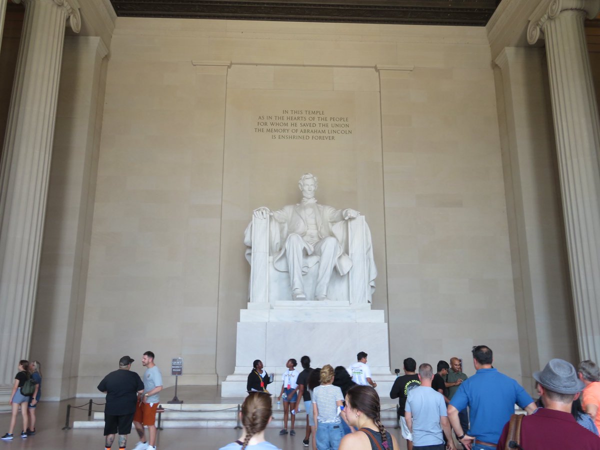 TravelMark1942's tweet photo. 🇺🇸🏛️ The Lincoln Memorial stands as a timeless symbol of unity, freedom, and leadership. A must-see in Washington D.C. and a highlight of my travels. ✨ #TravelMark #LincolnMemorial #USA #TravelPhotography https://t.co/BFvoY5lRSD
