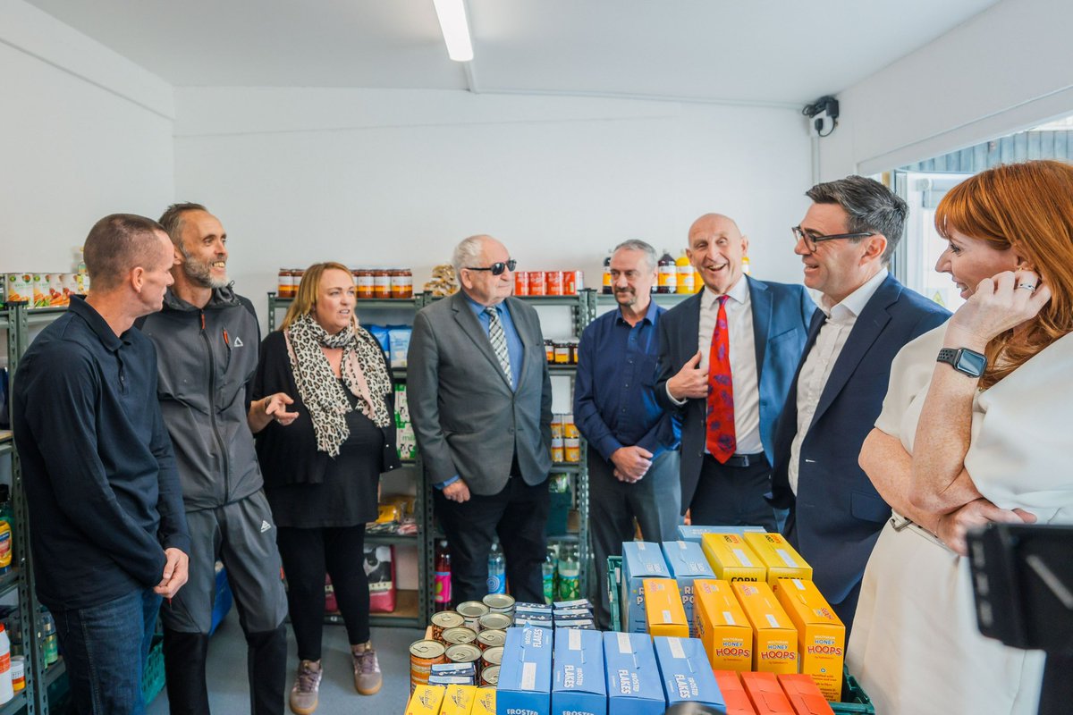 johnbirdswords's tweet photo. Glad to host @andyburnham at one of our @BigIssue investees in Liverpool during conference.

The PM agrees with me that, to end rough sleeping, we need to back local providers like The Indy Initiative to make change in their communities. https://t.co/hroXX1J9pu