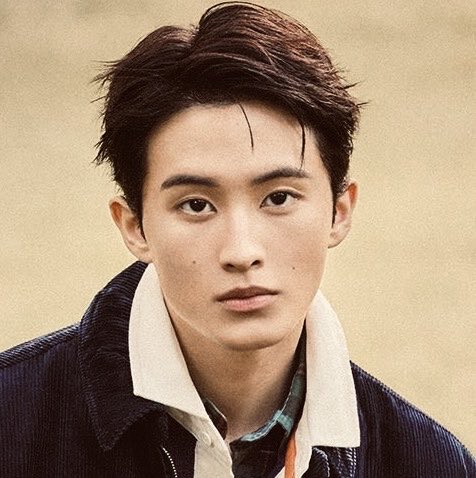 onyourmrkie's tweet photo. its giving 90’s heartthrob https://t.co/NPNhD8OMxT