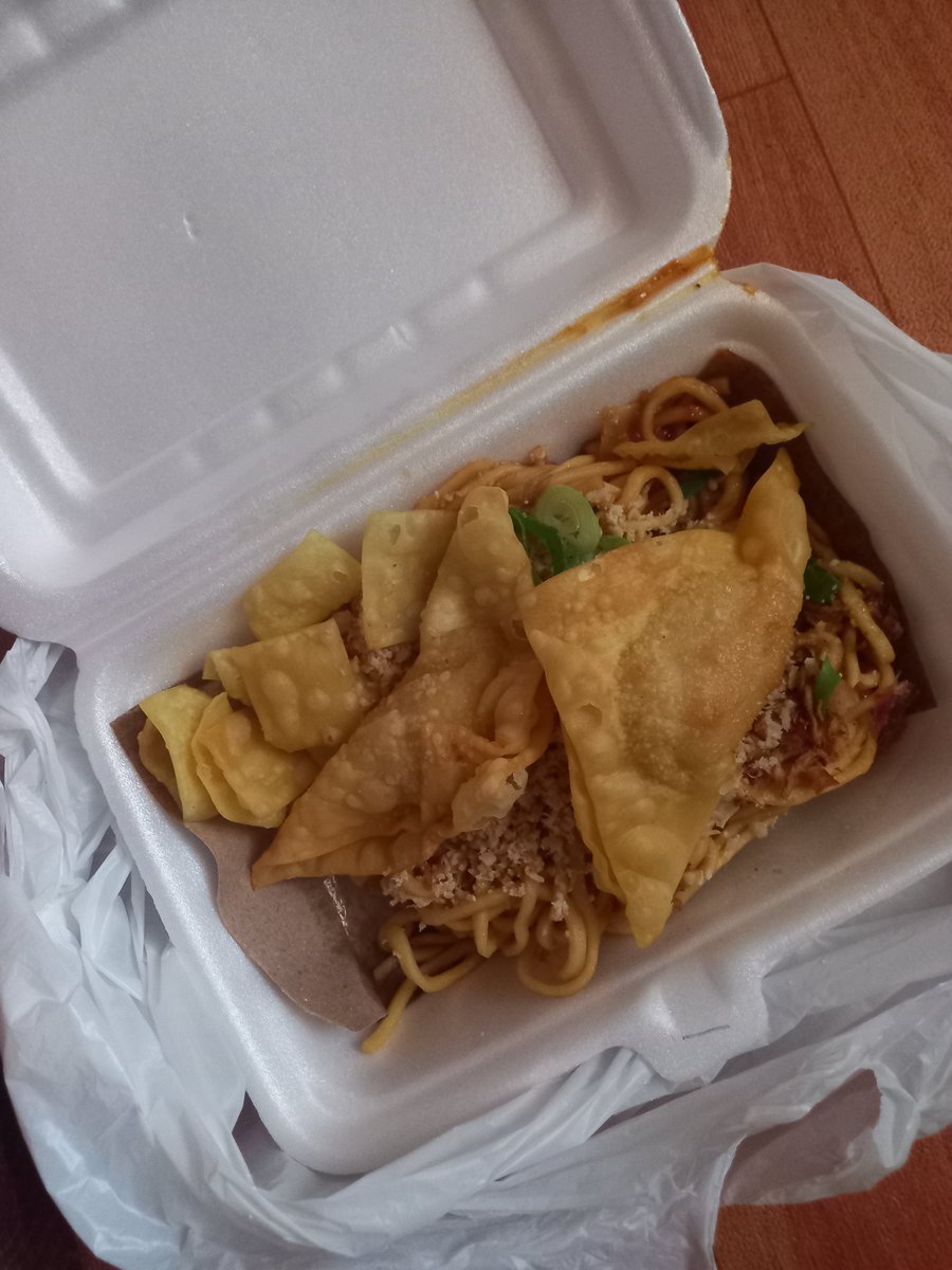 glimpseaa_'s tweet photo. Baru bisa makan sekarang😭 https://t.co/7wRHtwvlIa