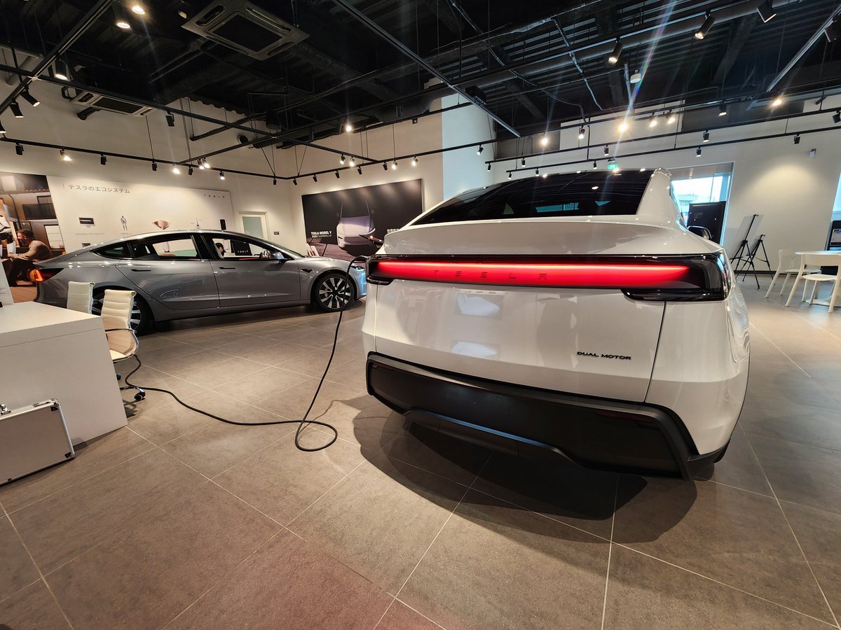 takumi_interior's tweet photo. 【お知らせ】
この度、当協会のグループ会社がTesla Japan合同会社 様とカーディテーリング業界では初となる【パートナーシップ契約】を締結させていただきましたことをご報告���たします。

これを機に「車内空間の匠」はこれまでに培ってきた車内クリーニング技術を活かし、全国のテスラ自動車オーナー様に快適な車内空間をお届けしてまりますので、ご期待ください。

詳細は、準備が整い次第、改めてご案内いたします。

全国のテスラ自動車オーナー様、どうぞよろしくお願いいたします。

一般社団法人日本自動車レストレーション協会
【車内空間の匠】

#車内空間の匠 #車内クリーニング