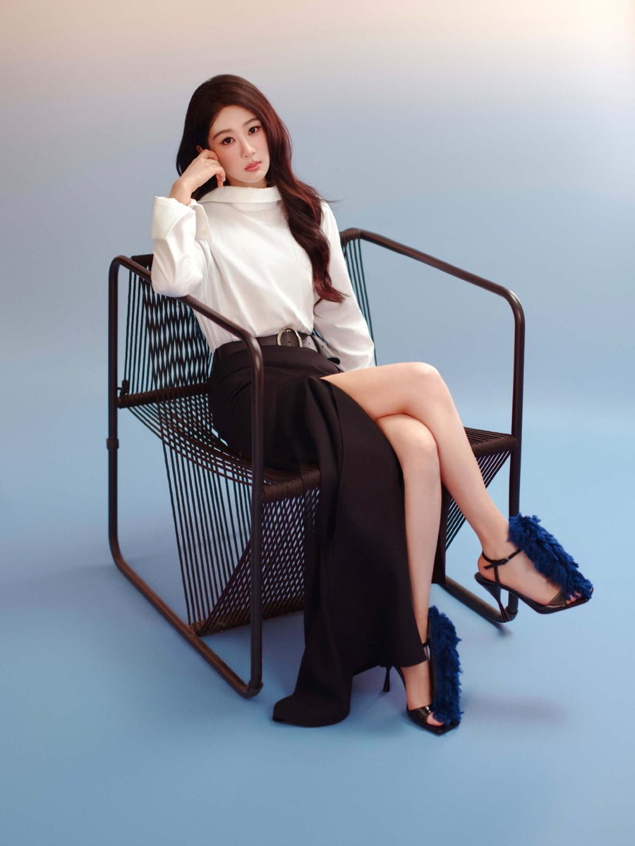 C_EntWomen's tweet photo. Yang Zi photoshoot for the 33rd China TV Golden Eagle Awards Ceremony. She is nominated for Best Actress for her role in #BornToBeAlive

[#YangZi #杨紫] https://t.co/yu1T6W74Fu