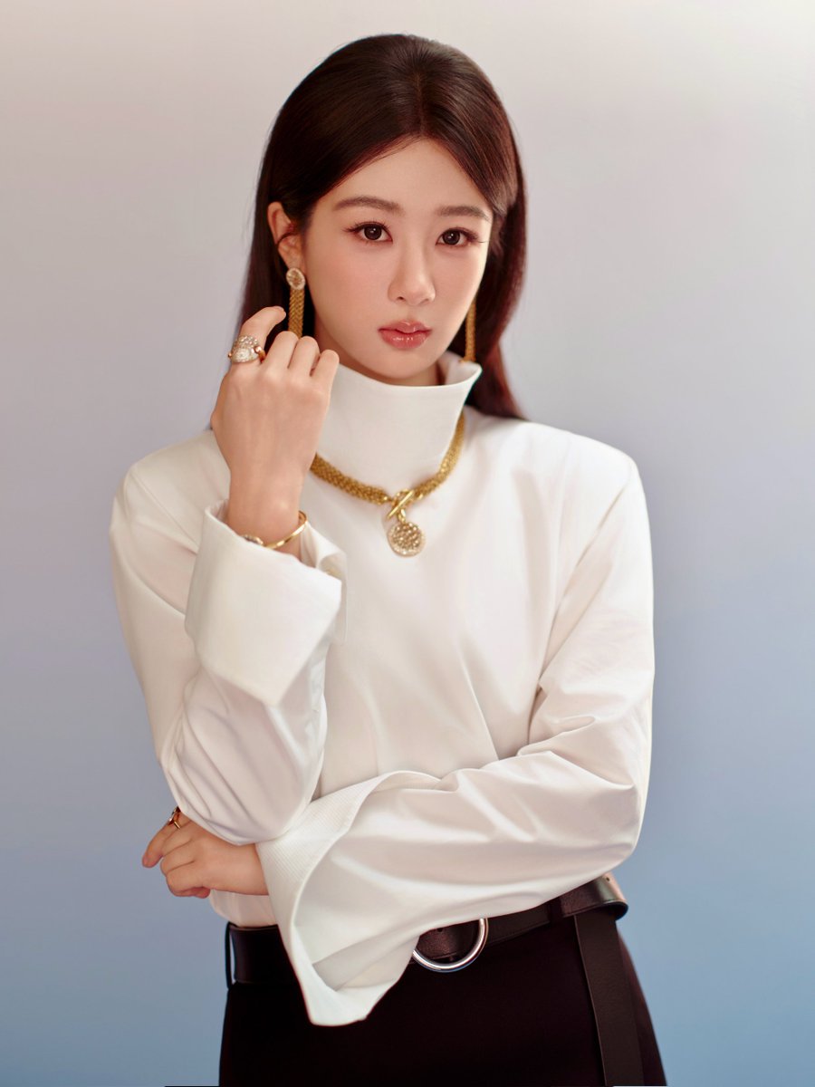 C_EntWomen's tweet photo. Yang Zi photoshoot for the 33rd China TV Golden Eagle Awards Ceremony. She is nominated for Best Actress for her role in #BornToBeAlive

[#YangZi #杨紫] https://t.co/yu1T6W74Fu