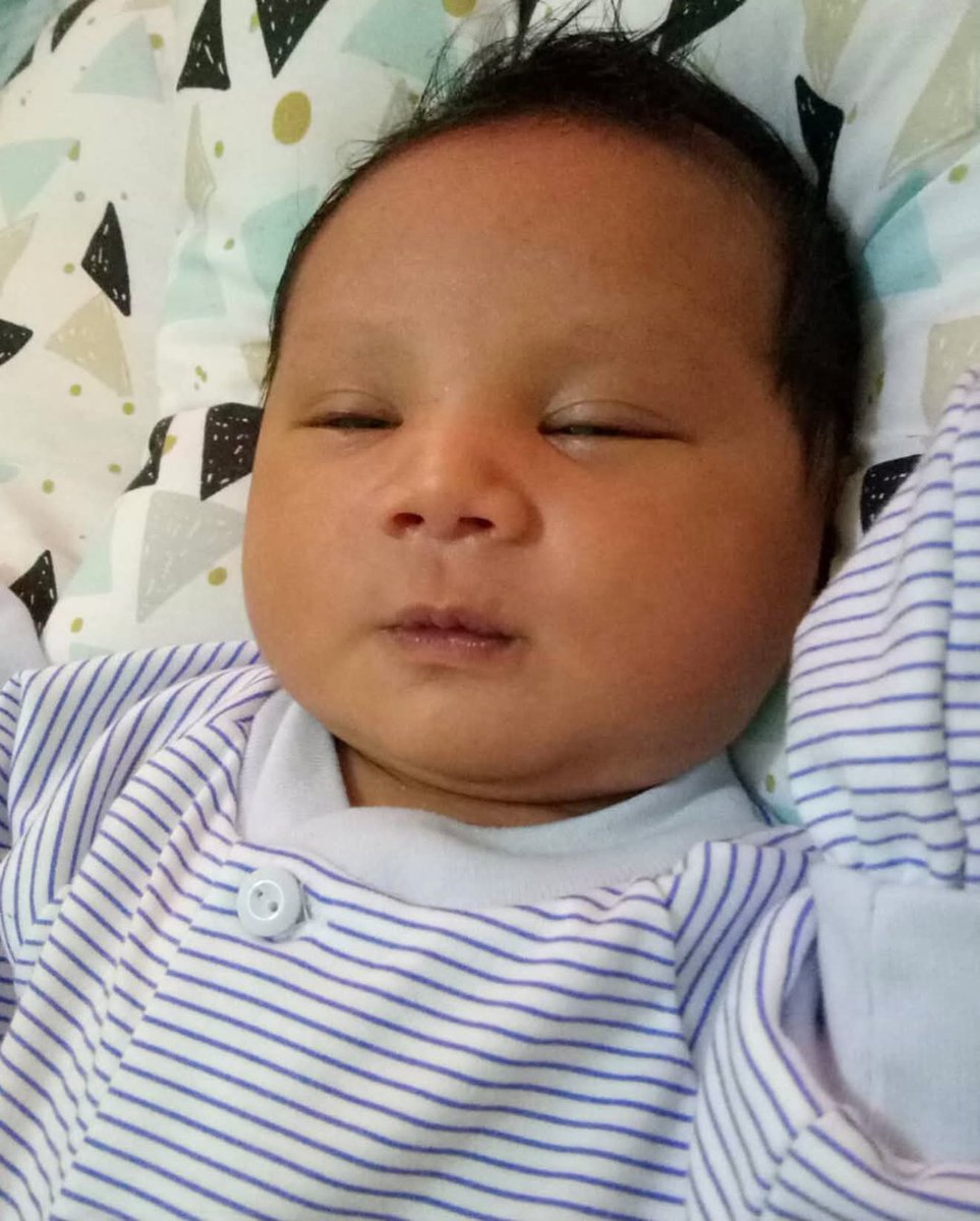 sosmedkeras's tweet photo. Mirip bgt lagi😭 https://t.co/m2Qpkzw70d