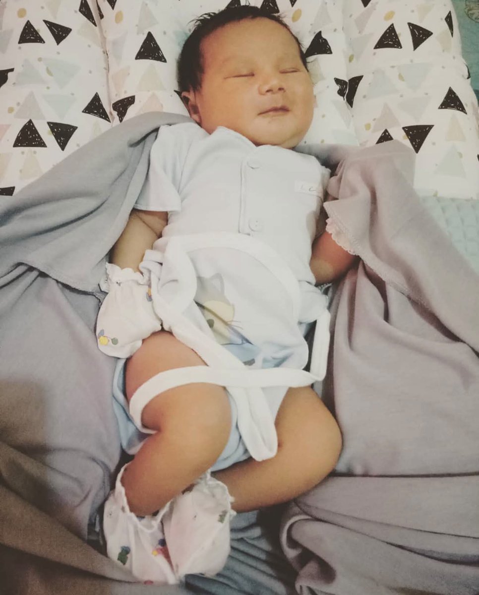 sosmedkeras's tweet photo. Mirip bgt lagi😭 https://t.co/m2Qpkzw70d