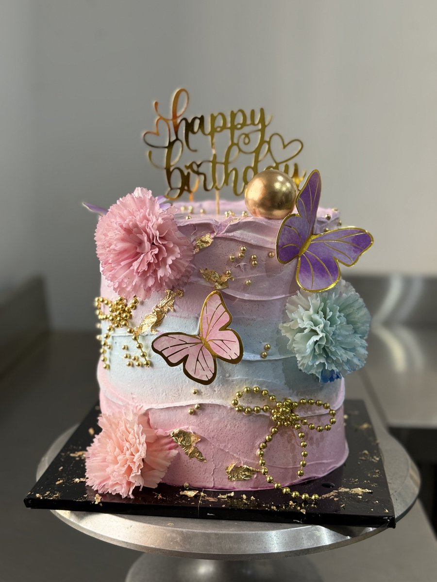 rasheedatbakes's tweet photo. 📍 Location: Rasheedatbakes, The Cake Place, Ajebamidele Plaza, Adjacent Ojaja More/KS, Ibadan Road, Ile-Ife, Osun State 📞 WhatsApp: +234 810 357 8953 https://t.co/ZMFz3RxzsJ