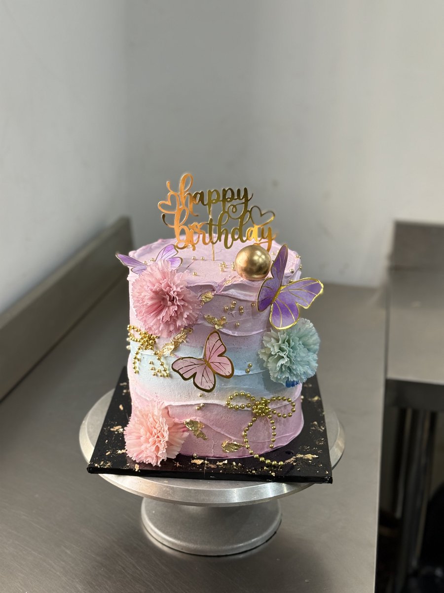 rasheedatbakes's tweet photo. 📍 Location: Rasheedatbakes, The Cake Place, Ajebamidele Plaza, Adjacent Ojaja More/KS, Ibadan Road, Ile-Ife, Osun State 📞 WhatsApp: +234 810 357 8953 https://t.co/ZMFz3RxzsJ