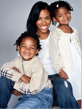 pkuyex's tweet photo. ✨ Jada Pinkett-Smith &amp; Willow Smith — then vs. now! 🥹❤️

📸 2004 → Today
Mother-daughter duo, still serving iconic moments! 👑🔥
#JadaPinkettSmith #WillowSmith #MotherDaughter #ThenAndNow #Iconic #Celebrity https://t.co/3eKelvTHY6