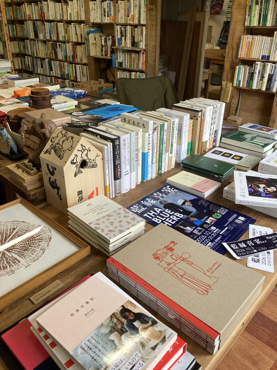rYHKlhs1U4DEdTf's tweet photo. 今日は、本屋めぐり(^^)
①洞爺湖のBACKWOODさん
ここは日本酒も売ってる🍶♡
レア(`✧∀✧´)キラーン!
②ナチュの森の図書室📗📚
ここはお好みの香水も作れる😊
オシャレ~(^^)
#BACKWOOD #ナチュの森 https://t.co/dtWA5OTU2K