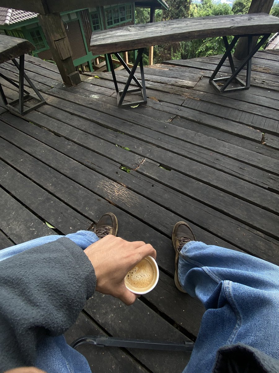 Just_Walking239's tweet photo. สายๆเติมหมอกเสร็จ แวะเติมกาแฟชมวิวซะหน่อยนะครับ🫣😁 #จ้างเพื่อนเดินเทรล 
#เชียงใหม่ https://t.co/yTylN135Dh
