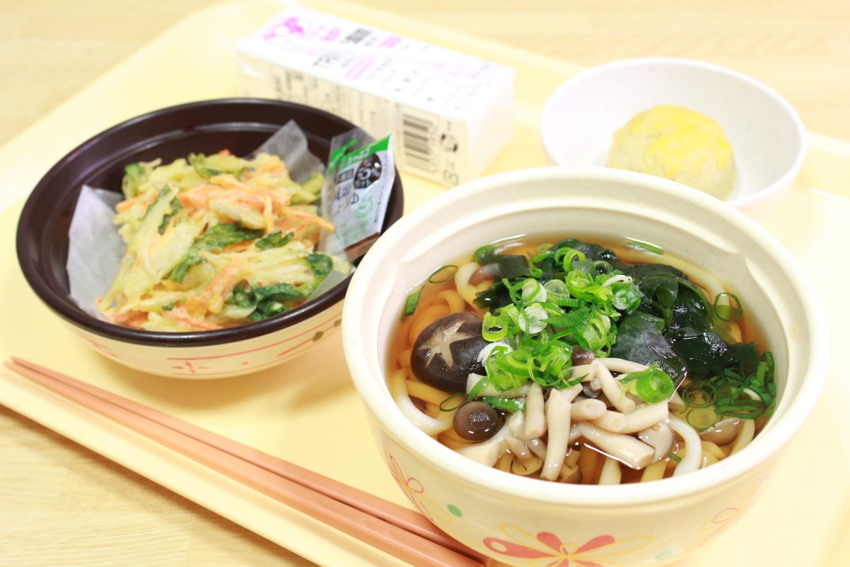 advengohan's tweet photo. 🍑+。・
＊わかめうどん
＊かき揚げ
＊スイートポテト
＊低脂肪牛乳
#管理栄養士 #菜食 #ベジタリアン #vegetarian #卵乳菜食 #アドベンごはん #病院食 #グルテンミート #塩分控えめでおいしい #神戸アドベンチスト病院　#Kobeadventisthospital https://t.co/3sta4E9mBC