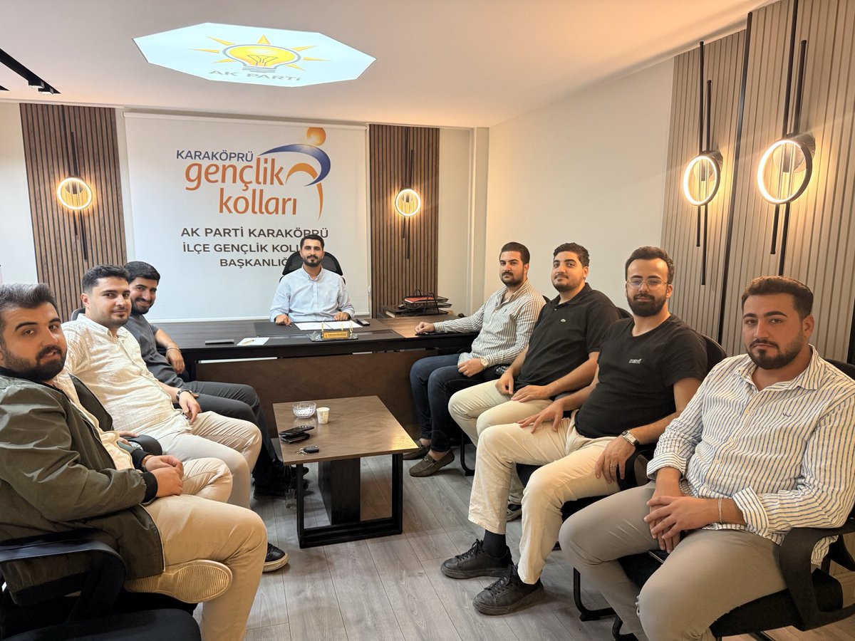 akgenckarakopru's tweet photo. 📍İlçe Başkanlığımız

İlçe Başkanımızın Riyasetinde Olağan Yürütme Kurulu Toplantımızı Gerçekleştirdik.

@avyusufibis @osmannazlier @milhamigunbegi @fatihseyrekk @furkankucukk_ @avorhancelik @FBozdag63 https://t.co/HSgSRjt5Tp