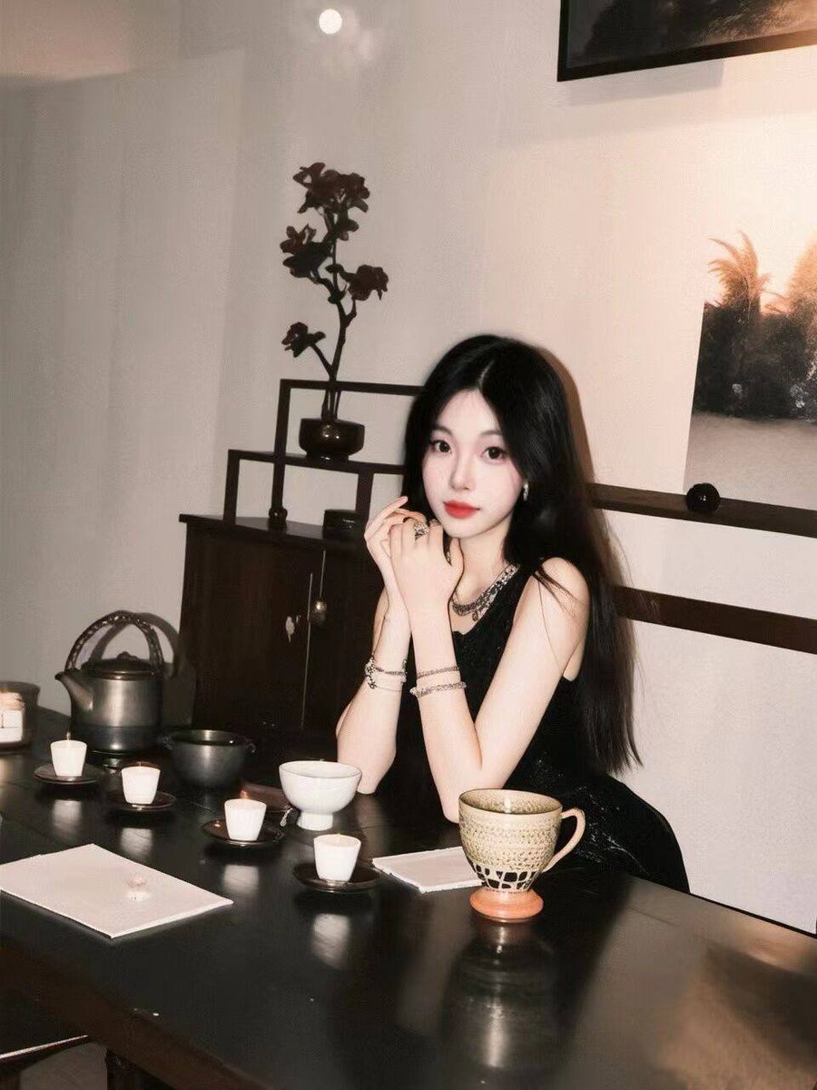 unnforfly's tweet photo. 因喜欢你，借着你的光，瞧见了从未见过的世界。
西城区
老师014
截图联系客服：@Jeyyyn0

（订100抵课费，白嫖勿扰）
#西城区 https://t.co/7FlVWlFuqx
