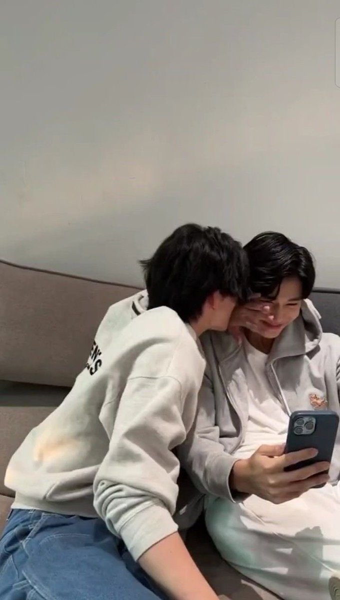 alextb0220's tweet photo. Miss my lowkey cp... They r not online meaning they're cuddling now 😙 https://t.co/imTMzFCn5D