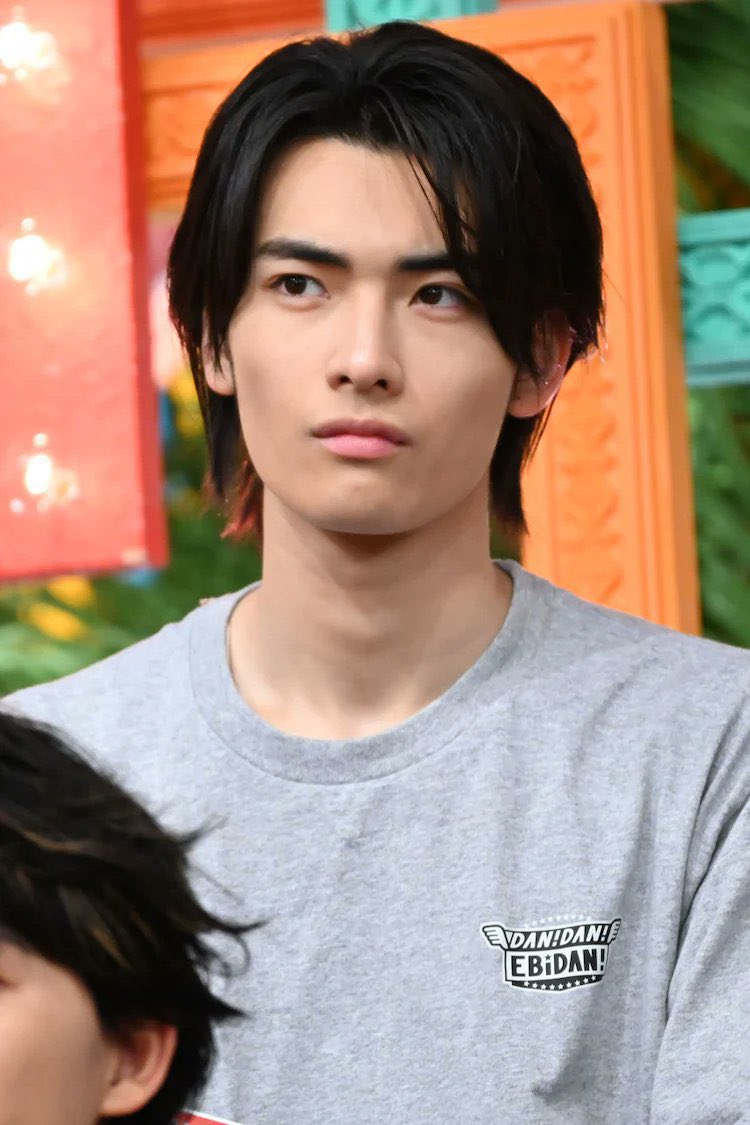 mi_4151's tweet photo. 武藤潤って芸能界でも随一のイケメンじゃない？国宝級じゃない？
この顔で財布を先輩からプレゼントされるまでマジックテープのビリビリ財布使ってたの本当に良い https://t.co/u8tYo5FrxU