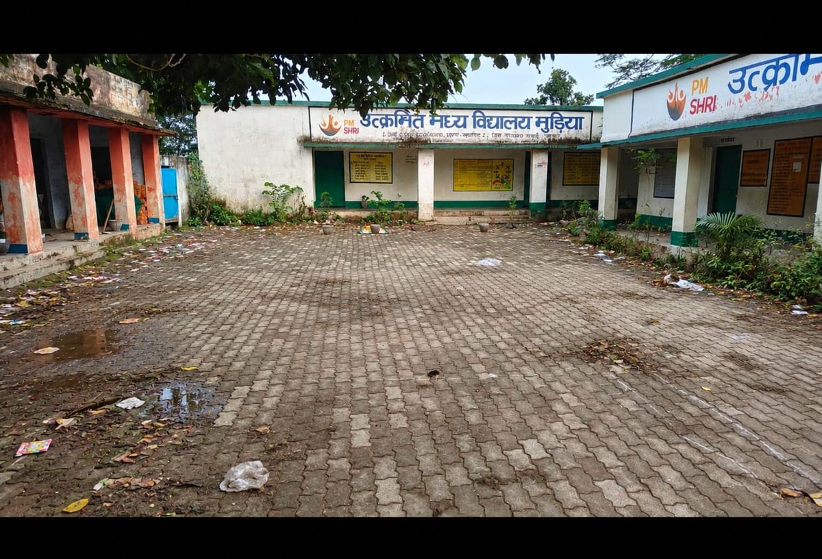 134_bn's tweet photo. Swachhata Hi Seva (SHS) Campaign-2026 and Special Campaign 6.0 2026 has been organized by 134 Bn CRPF on dated 27/09/2026 at Muriya Govt. School, Muriya, Saraikela.
@crpfindia 
@HMOIndia 
@PIBHomeAffairs 
@PMOIndia 
@swachhbharat 
@SwachhBharatGov 
@MoHUA_India 
@MoJSDDWS https://t.co/h0qc0Isj9Y