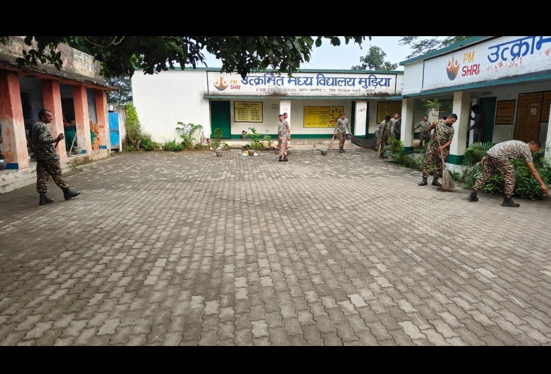134_bn's tweet photo. Swachhata Hi Seva (SHS) Campaign-2026 and Special Campaign 6.0 2026 has been organized by 134 Bn CRPF on dated 27/09/2026 at Muriya Govt. School, Muriya, Saraikela.
@crpfindia 
@HMOIndia 
@PIBHomeAffairs 
@PMOIndia 
@swachhbharat 
@SwachhBharatGov 
@MoHUA_India 
@MoJSDDWS https://t.co/h0qc0Isj9Y