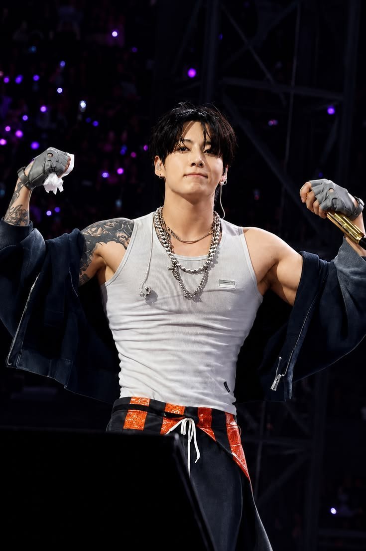 Jungkookjbwk's tweet photo. I'm i your superman https://t.co/qHNxChhmTp