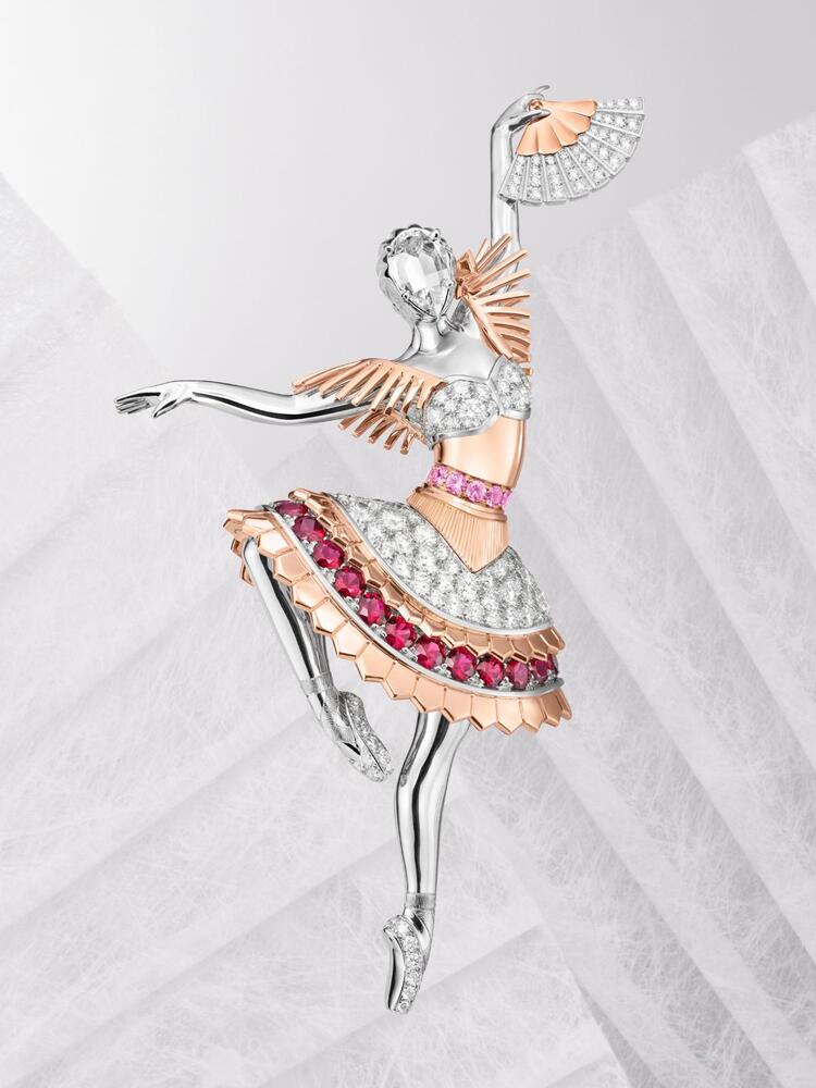 fashionpressnet's tweet photo. ヴァン クリーフ＆アーペル“名作バレエ”のハイジュエリー、「くるみ割り人形」の踊り手や衣装を表現 - https://t.co/gI51qTyWb2 https://t.co/241pLGFtos