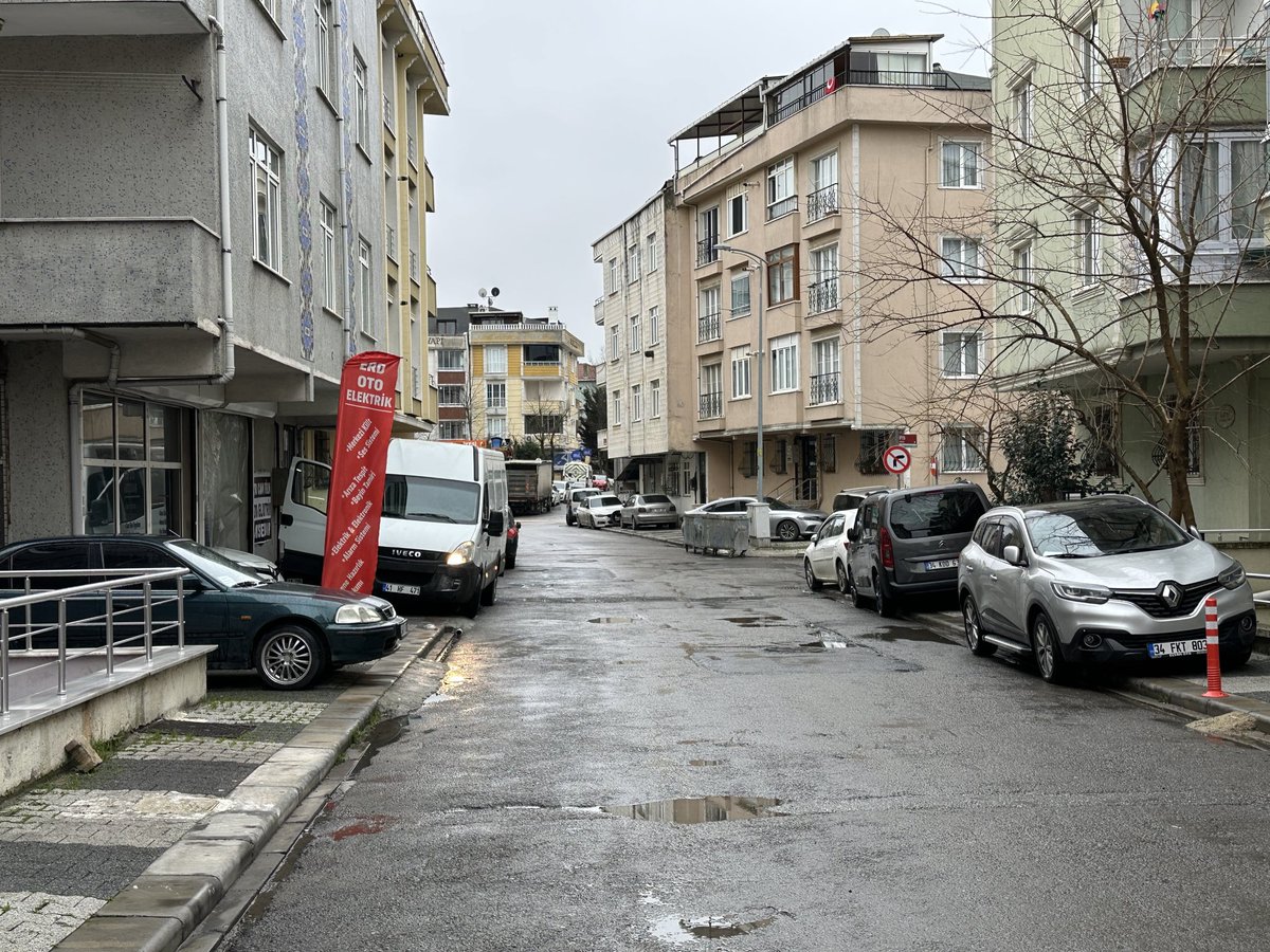 CirkinIstanbul's tweet photo. türkiye’de kaldırım

📍fatih caddesi, çamlık, çekmeköy https://t.co/gUIFtgJl2v