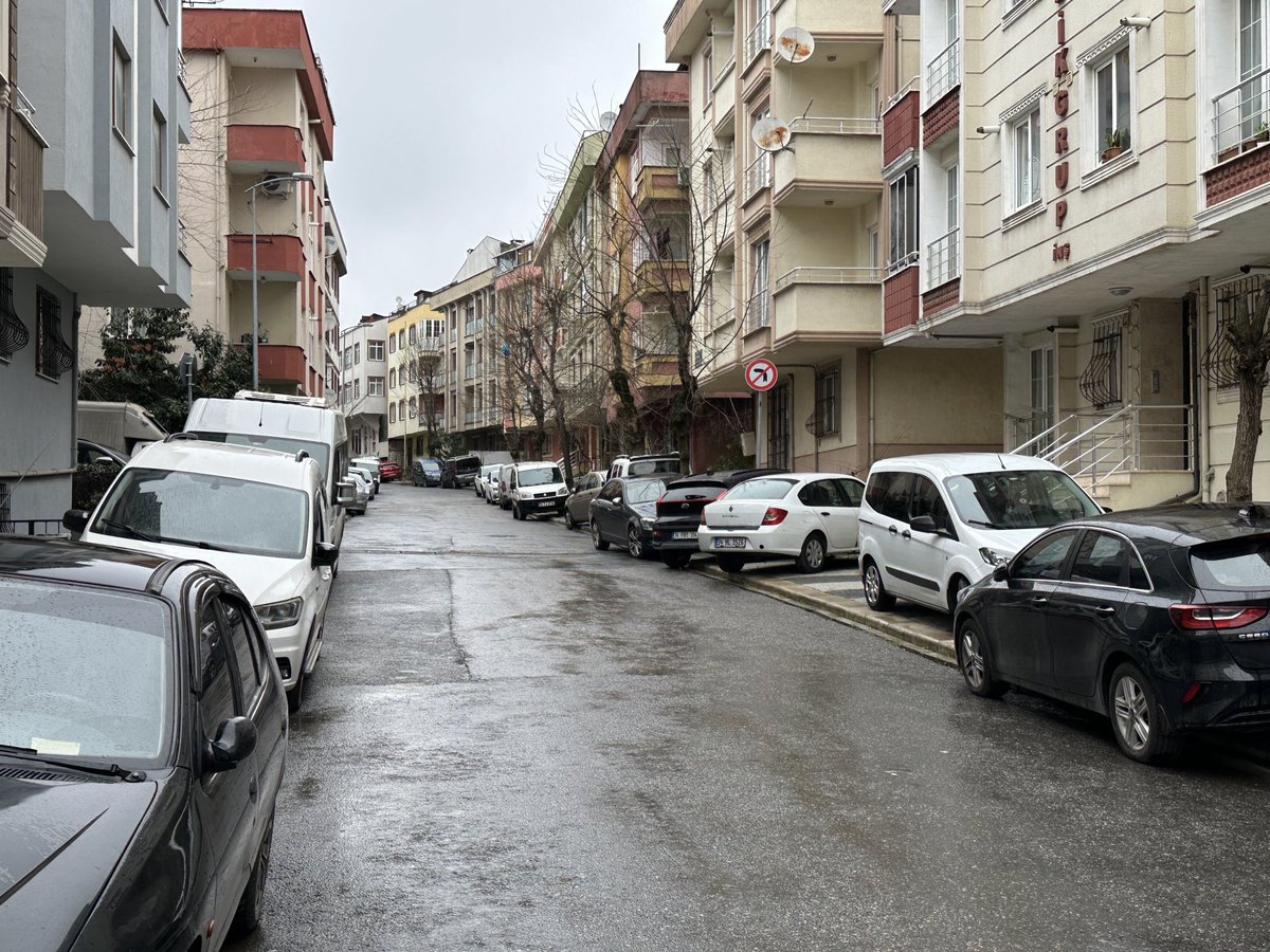 CirkinIstanbul's tweet photo. türkiye’de kaldırım

📍fatih caddesi, çamlık, çekmeköy https://t.co/gUIFtgJl2v