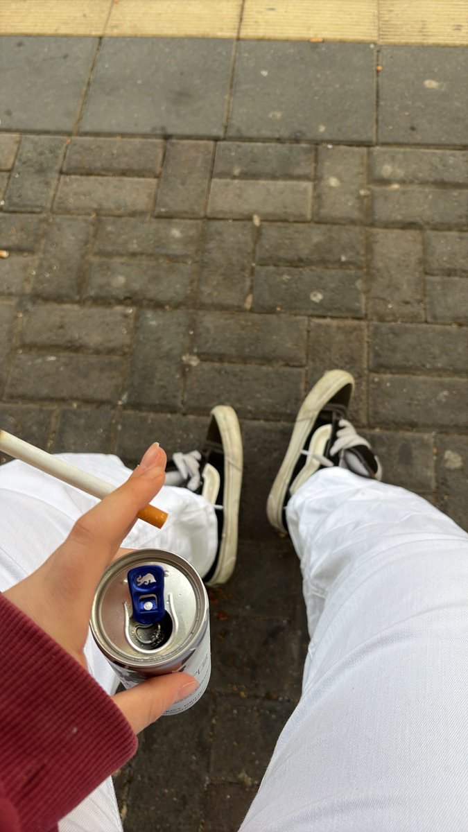 goddess_01im's tweet photo. Zigarette in der Hand, Red Bull neben mir und meine Füße ganz entspannt im Hintergrund. 😈🥤🚬Ich genieße meinen Moment – und du darfst dich fragen, was du tun kannst, damit ich noch länger so entspannt bleibe. 💸#findom
#financialdomination #findomme #paypig #paypiggy #cashslave https://t.co/kiyIW3oalP