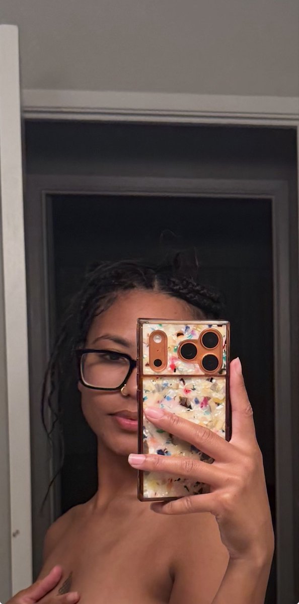 sweethoneydr0p's tweet photo. I think it’s time to get my hair braided again 🥹 https://t.co/quECVewgQg