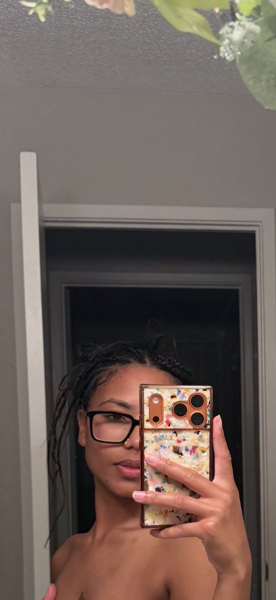 sweethoneydr0p's tweet photo. I think it’s time to get my hair braided again 🥹 https://t.co/quECVewgQg