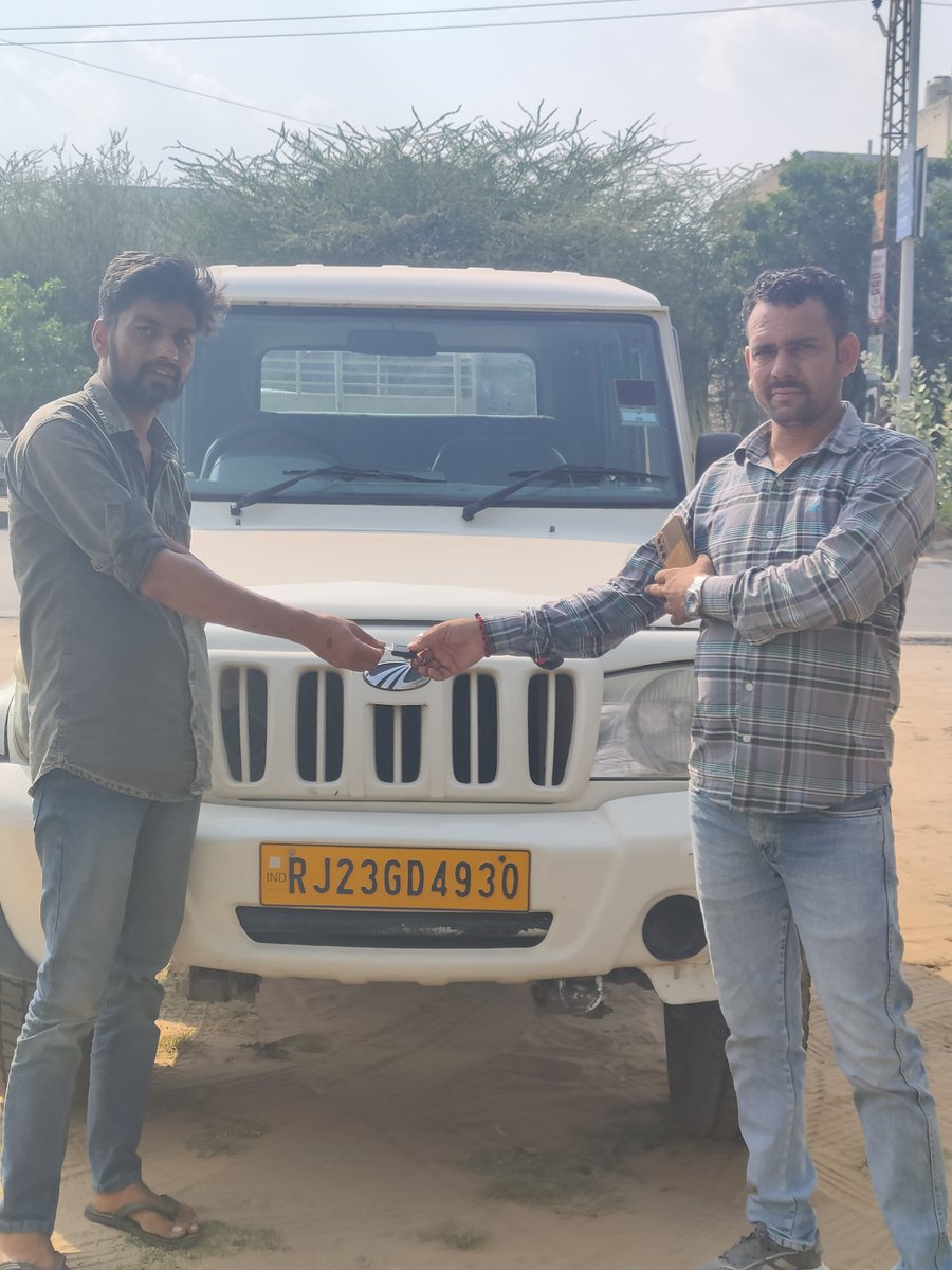 AapnoCarBazar's tweet photo. Mahindra Camper की डिलीवरी देते हुए। बधाई हो
#Jitendra _jiआपका विश्वास ही हमारी पहचान। आपणाें कार बाजार सीकर 🙏🙏Congratulations on the occasion of buying a best quality pre-owned vehicle from 🙏🙏 @aapnocarbazar
#UsedSwift #UsedInnova #RajasthanCarDealer
#UsedHondaCars https://t.co/h4b8CpQ1tj