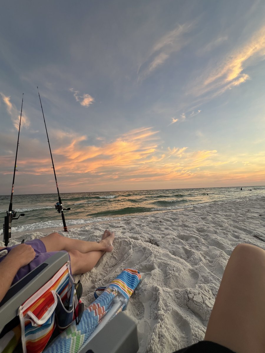 BIGxPIG's tweet photo. @KOSDFF Here’s me fishing Pensacola beach. What you fishing for? Good luck, bud! https://t.co/RlS56JwEU1