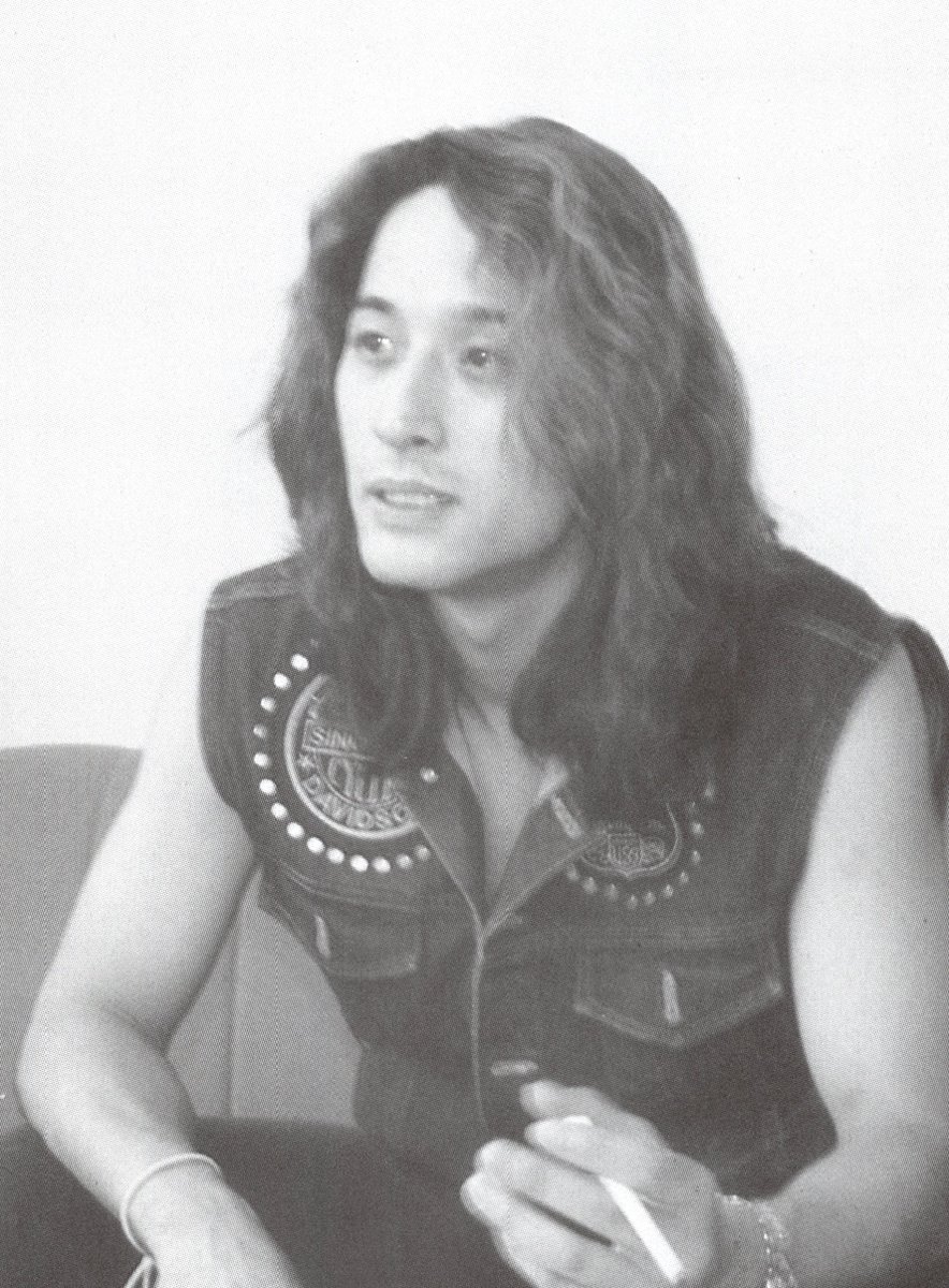 COTW_SNK_NeoGeo's tweet photo. 1/3 Rare interview with Satoshi Hashimoto - 橋本さとし, the voice of Terry Bogard, from Neo Geo Freak Vol. 5 (Sept. 1995).

Hashimoto explains how Fatal Fury 2 became his first real voice-recording role, why his kickboxing experience helped him perform Terry’s fighting cries, and why he believes a voice actor’s job is to “sell dreams through the voice.”

He also talks about Terry’s hidden sensitivity, his own obsession with American rock and Harley-Davidson motorcycles, and why he wants fans to feel that the man behind the voice is as close to Terry Bogard as possible.

HIGHLIGHTS

_ Satoshi Hashimoto had been playing Terry Bogard since Fatal Fury 2, succeeding the original voice performer.

_ Terry was actually Hashimoto’s first proper voice-recording role.

_ Hashimoto primarily considered himself a stage actor rather than a professional voice actor, and belonged to Gekidan Shinkansen.

_ He refused to imitate Terry’s previous performer. His philosophy was simply to become Terry and perform the role with everything he had.

_ Hashimoto had previous voice experience as an FM Osaka DJ, as well as through commercials and radio drama narration.

_ He viewed voice acting as another expressive “drawer” available to an actor and believed it could strengthen his stage acting.

_ His biggest realization was that voice acting is extremely difficult because the voice is the performer’s only means of expression.

_ Hashimoto practiced kickboxing, which gave him a practical understanding of what kinds of cries naturally accompany punches, kicks, movement and physical impact.

_ Despite that experience, Terry’s extremely high energy made recording physically demanding: Hashimoto says his throat continued burning even after sessions ended.

_ He felt Terry was particularly easy for him to portray because the character resembled his own personality.

_ Hashimoto describes Terry as outwardly cool, loud and unmistakably “American,” but also naïve, sensitive, warm-hearted and deeply attached to human relationships.

_ He interprets Terry’s cheerful, flamboyant behavior as possibly a form of camouflage hiding a much more sensitive personality underneath.

_ Hashimoto had been fascinated by America since childhood, beginning with KISS and the Eagles. By 1995, that fascination had developed into a major passion for Harley-Davidson motorcycles.

_ He describes riding a Harley as experiencing the boundary between life and death and says that its pulse feels almost like the beating of his own heart.

_ Hashimoto did not want fans to hear Terry’s voice and then be disappointed when they saw the performer behind it.

_ This leads to his central philosophy: “A voice actor’s job is to sell dreams through the voice.”

_ He wanted to preserve Terry’s image for fans and become as close to Terry as he possibly could, both vocally and personally.

_ The interview ends with Hashimoto saying he was genuinely grateful for Terry because the character had brought new people and new encounters into his life.

#FatalFury #GarouDensetsu #SNK #NeoGeo #SNK