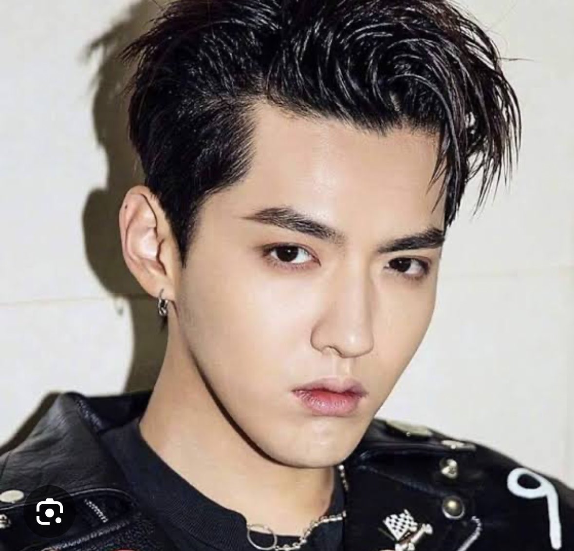 y_o_y_o8's tweet photo. EXOのクリスが2035まで刑務所で服役って聞いて驚愕、あと久々見たらビジュアル変わりすぎじゃない.........？
中国の刑務所で服役した後カナダに強制送還らしくてエグい https://t.co/jxSqVN926w