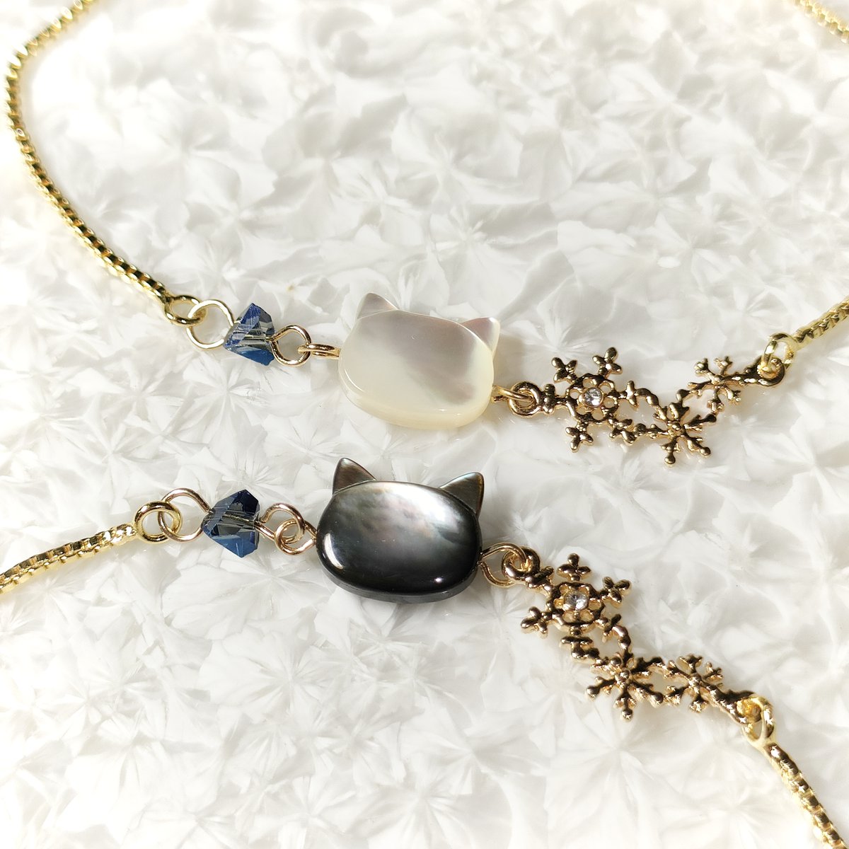 daidaineko_shop's tweet photo. 10月の販売会に出すか、悩んでいるブレスレット。

マザーオブパールの白猫と黒猫。 https://t.co/uyjFLUc9zA