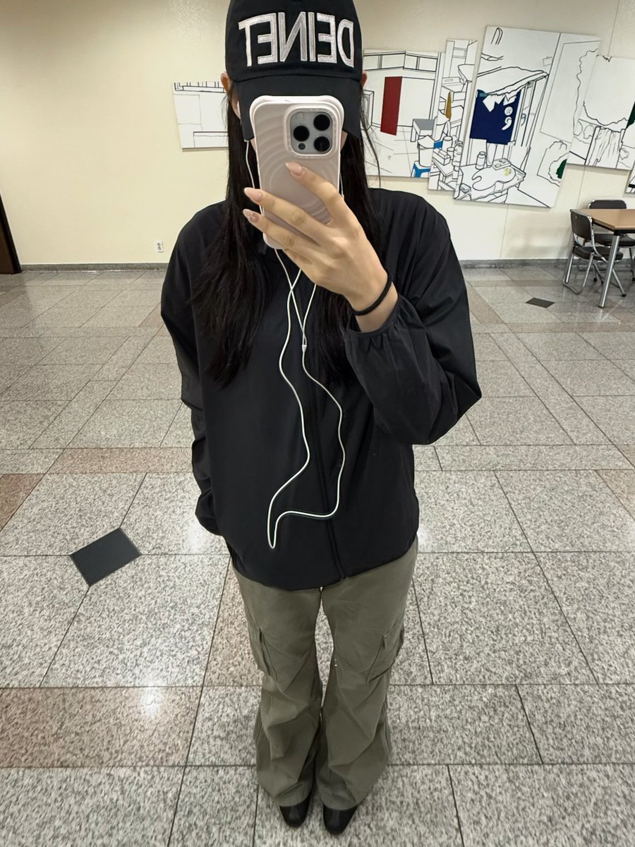 sorxzc's tweet photo. #gift

헬레네파리스 부츠컷 카고 팬츠
엉덩이 포인트까지 ㄴㅁ 예뻐요 ~ 🫰🏻

지금 무신사에서 애프터세일 중이니 구매에 참고하세요!

🔗 https://t.co/klgJFBPUzV https://t.co/AZRpAdsYNr