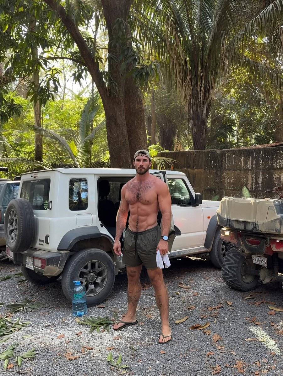 Mosesedosa01's tweet photo. Michael Yerger abs is so ...... https://t.co/QwJmjzvx6h