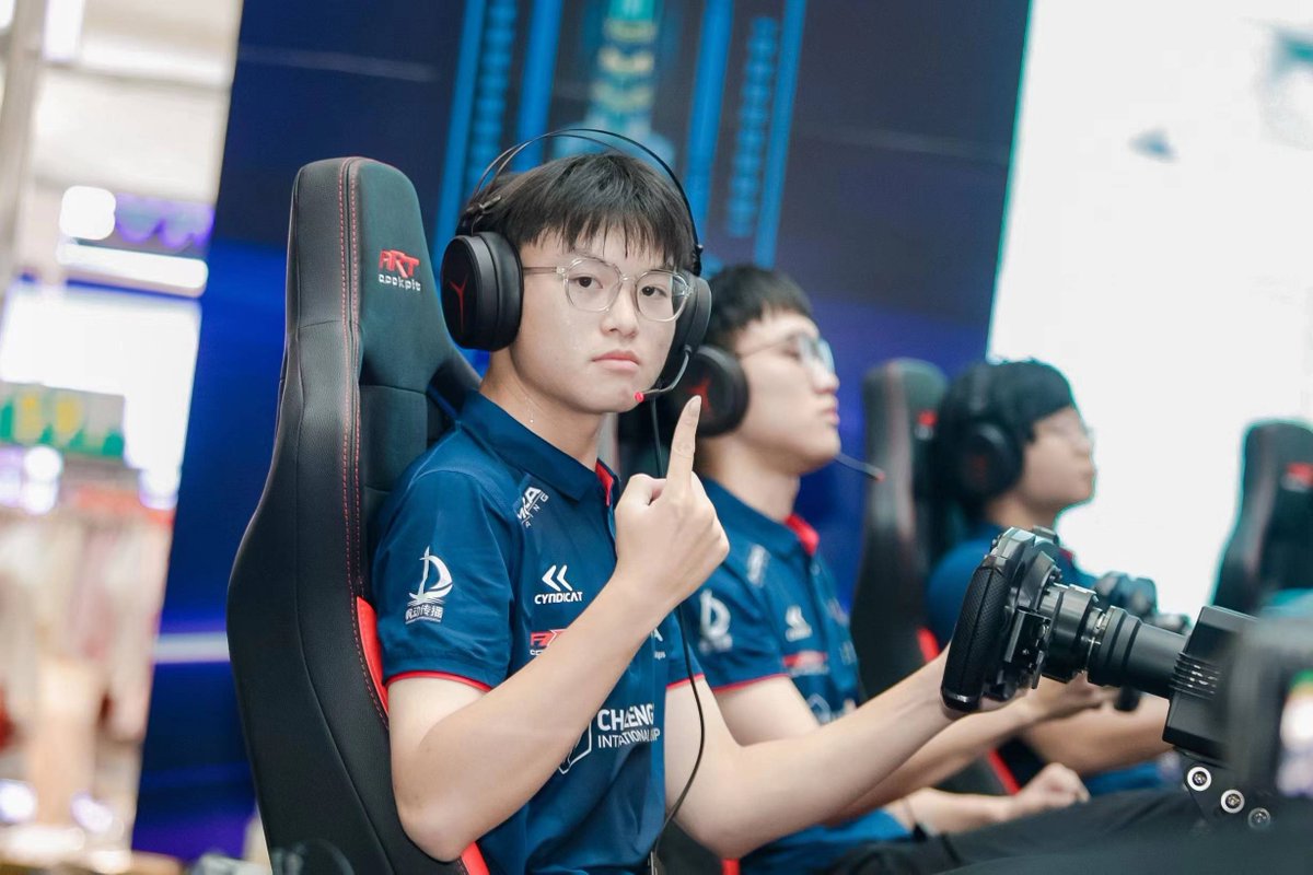 uxe_7022nz's tweet photo. At the 拿系竞谕 Qin esports event, players go all out! https://t.co/Mj9QzQhqZY