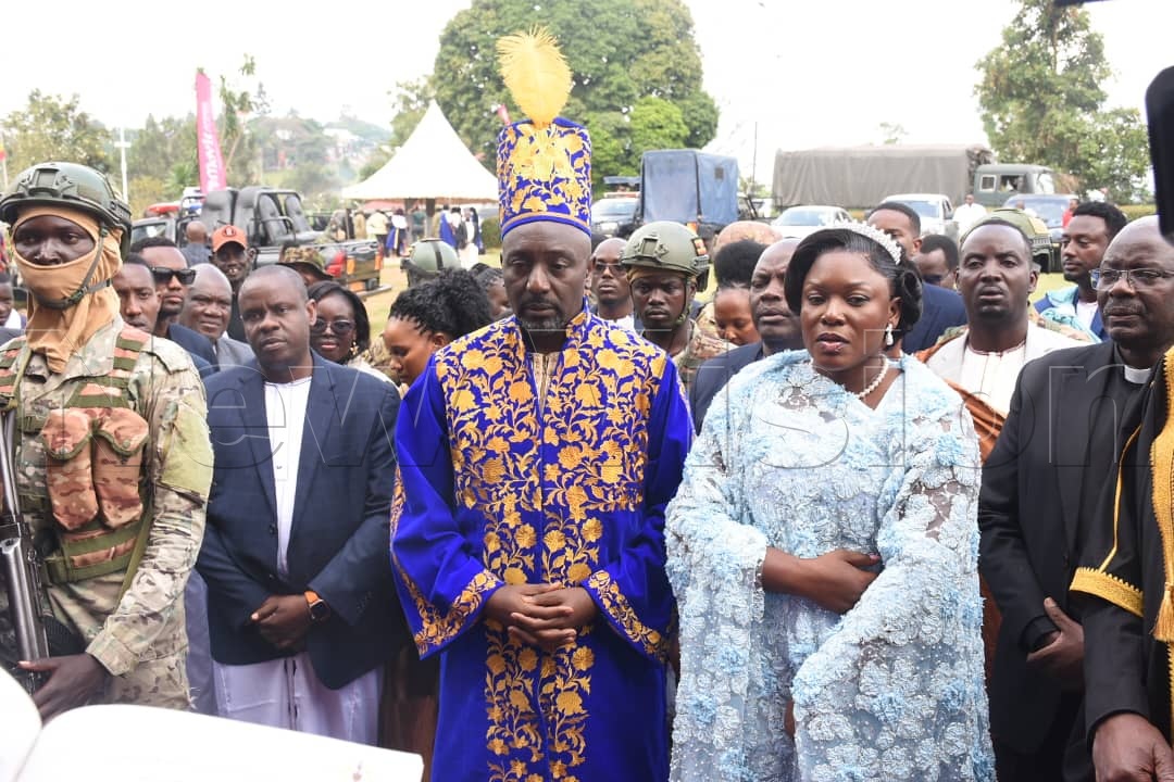 newvisionwire's tweet photo. ⛪ 𝗧𝗢𝗢𝗥𝗢 𝗖𝗢𝗥𝗢𝗡𝗔𝗧𝗜𝗢𝗡 | 𝗟𝗜𝗩𝗘

His Majesty Edward Rukidi Nyabongo I has arrived at St. John’s Cathedral, Fort Portal, accompanied by Omugo Rebecca Amoding-Rukidi, for a church service ahead of his coronation. The service is being led by Bishop Reuben Kisembo of the Ruwenzori Diocese.

📸 Photos by Dickson Kulumba
#VisionUpdates #TooroKingdom #Coronation2026