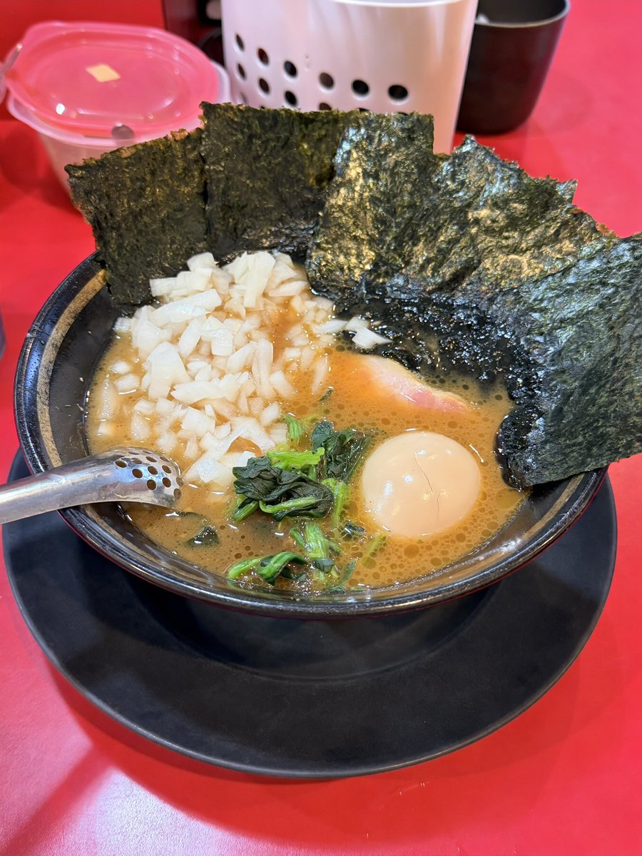 acha_katamenegi's tweet photo. \  半麺、玉ねぎ  /

宝明楼さんの後🥟🍜

大好きな玉ねぎを添えて😉💕
今回のスープもバチバチに決まってて美味しすぎ❣️
🐯の皆様ご馳走様でした🙏✨

先日、中野ラーメン祭にて清水社長とツーショット撮らせていただきました📸
嬉しい💪💪💪

#とらきち家光 https://t.co/ZEugKIKCl2