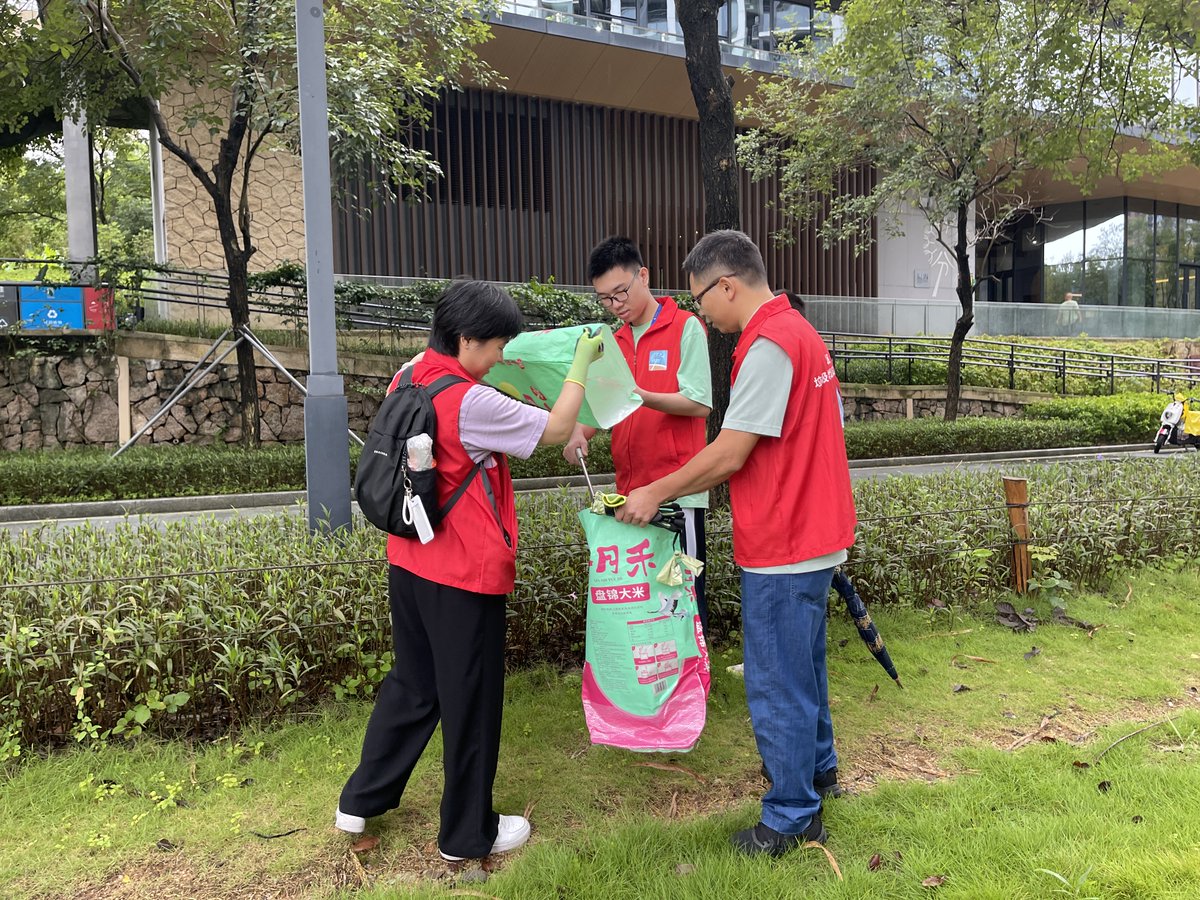 drewsami844381's tweet photo. [Join our community garden cleanup this Saturday 9 AM at Maple Park! Free coffee u0026 snacks for volunteers—let’s green our neighborhood together!]， https://t.co/2J2tKHWg0h