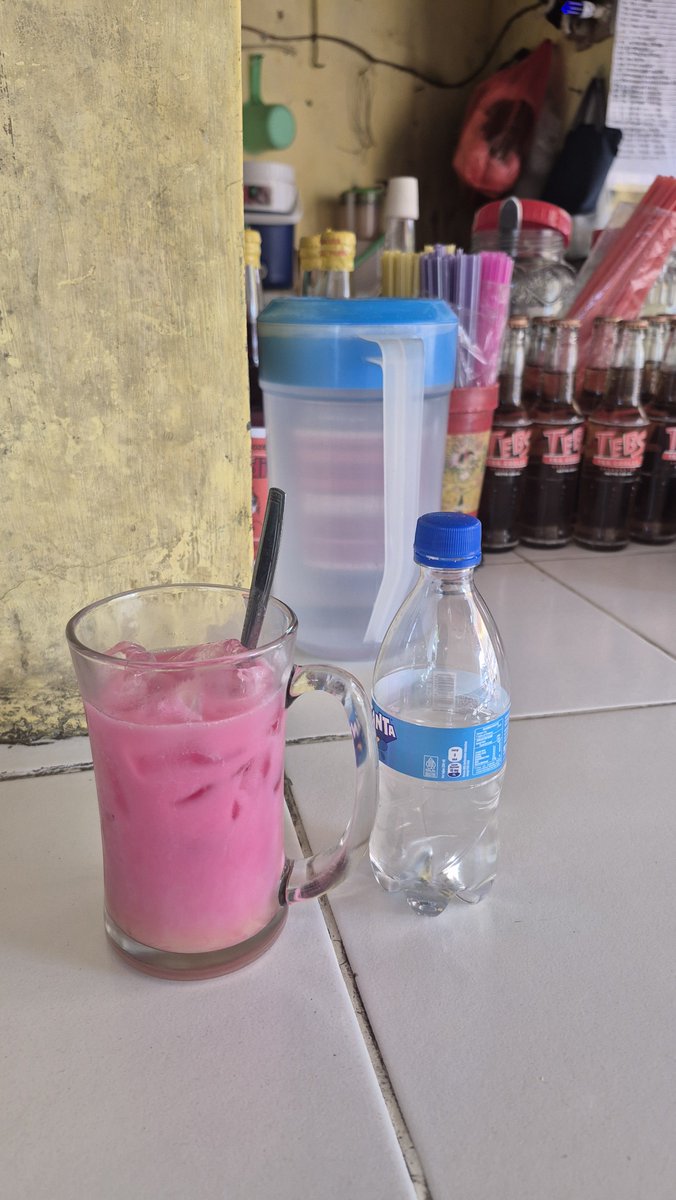 telursatuu's tweet photo. 📍Warung Es Mbah Yadi "Sogem" https://t.co/KzvnXUeNGn