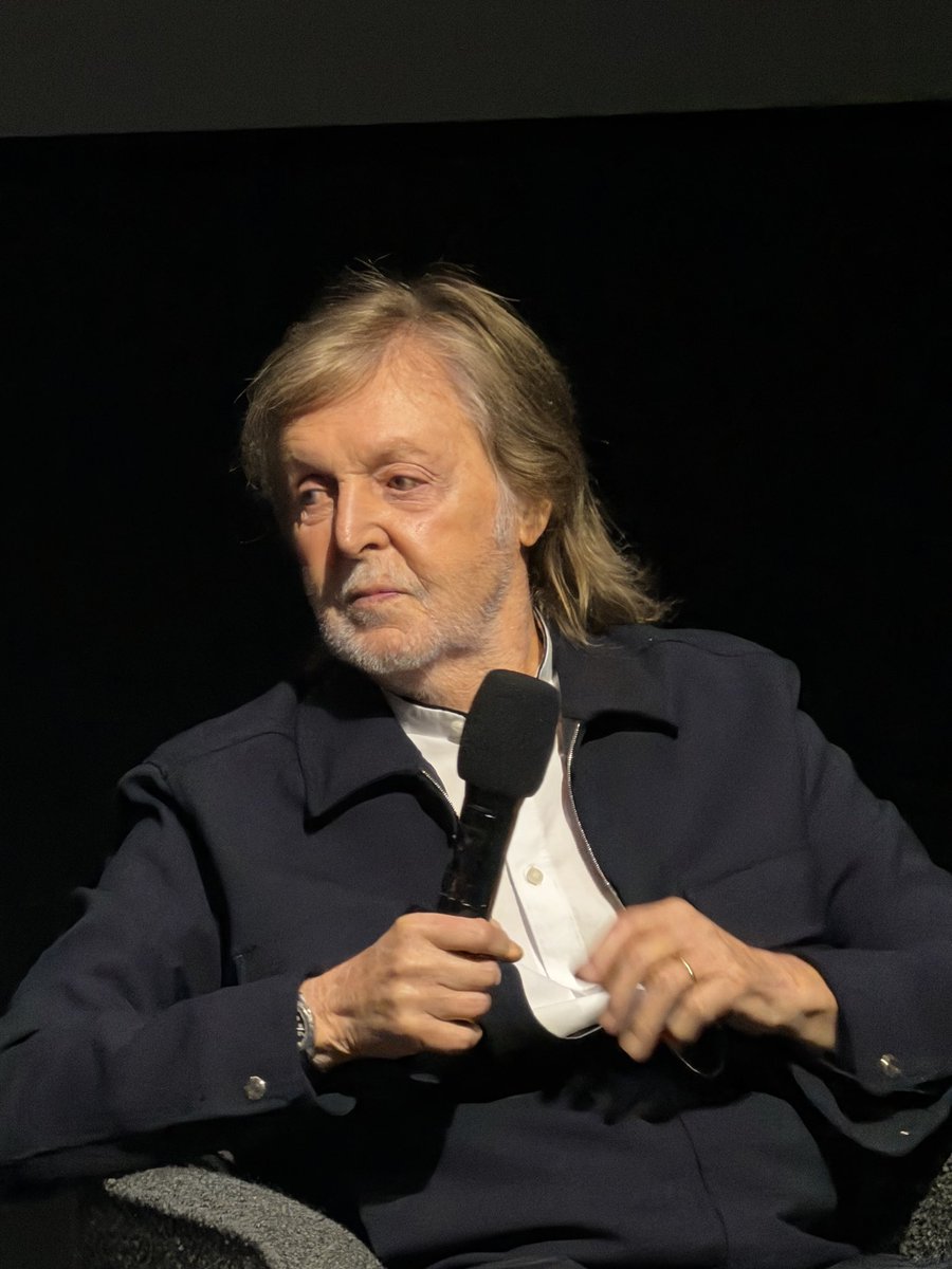 Acfu's tweet photo. Tener a una leyenda como Paul McCartney, con 84 añazos, hablando durante casi una hora de los Beatles y de sus años con Wings, junto a Morgan Neville y Judd Apatow. Qué privilegio. https://t.co/oaClh09qik